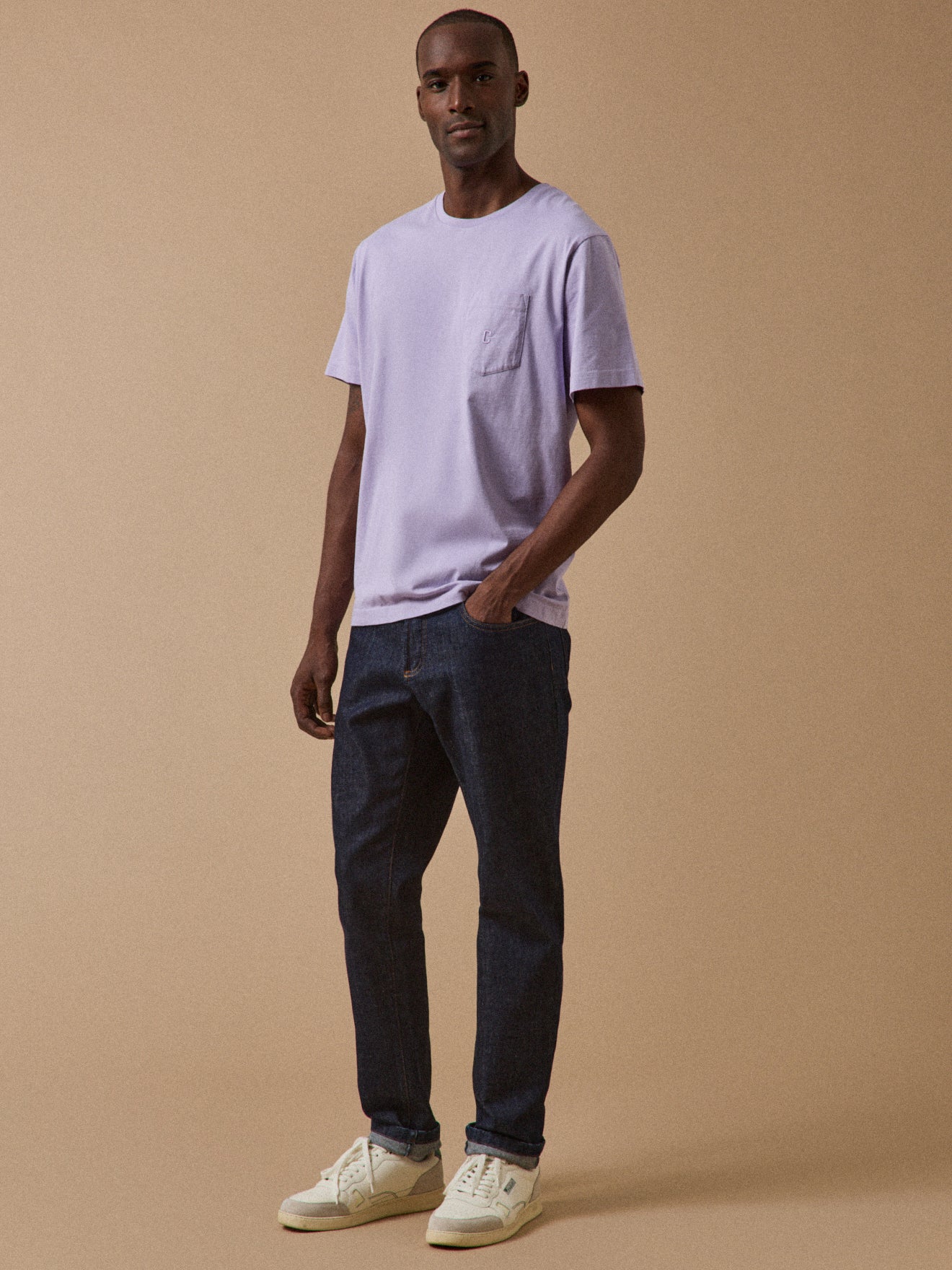 Men's plain embroidered T-shirt made with organic cotton