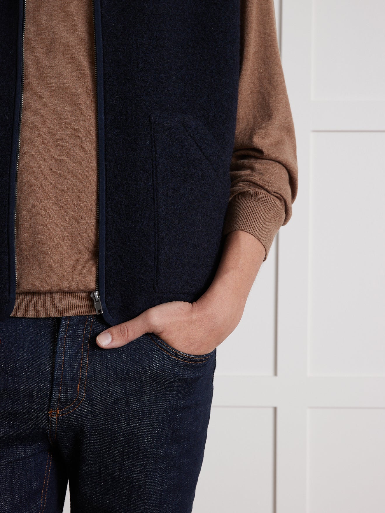 Men's sleeveless zip sweater