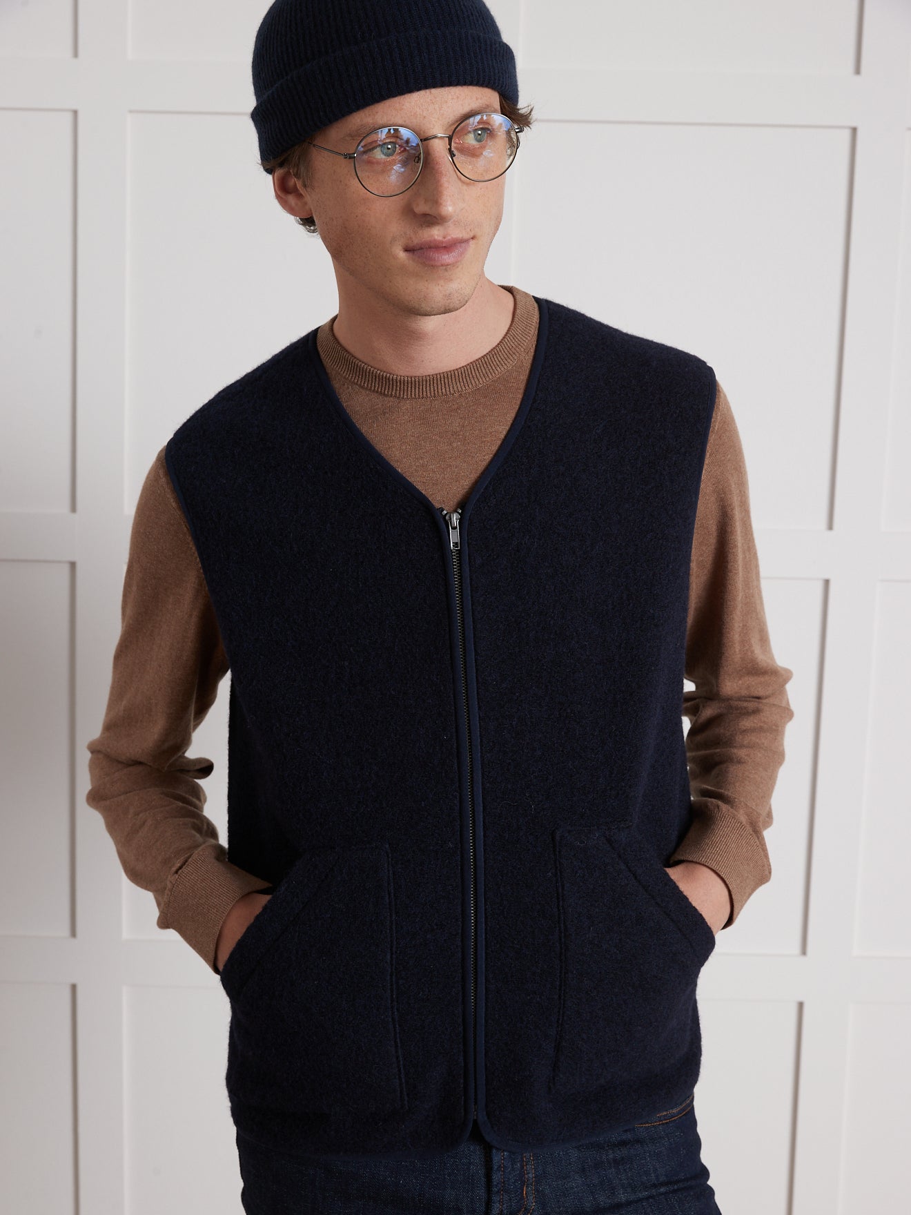 Men's sleeveless zip sweater