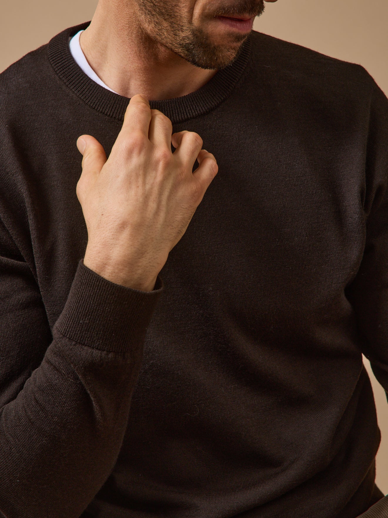 Men's lightweight merino wool sweater with round neckline