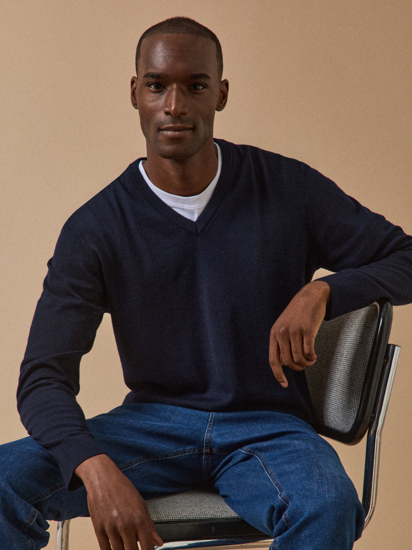 Pull fin col V laine mérinos homme