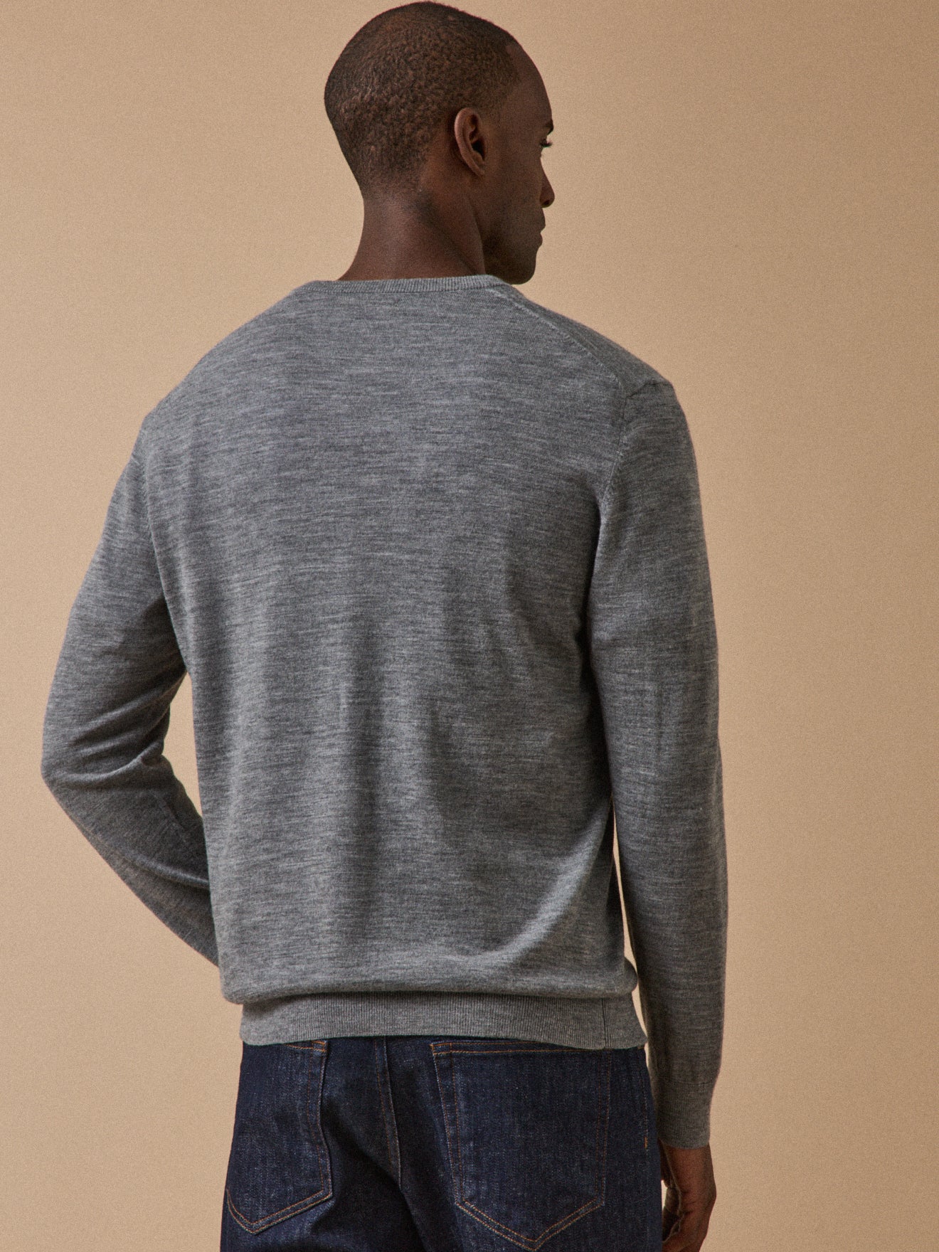 Men's lightweight merino wool sweater with V-neckline