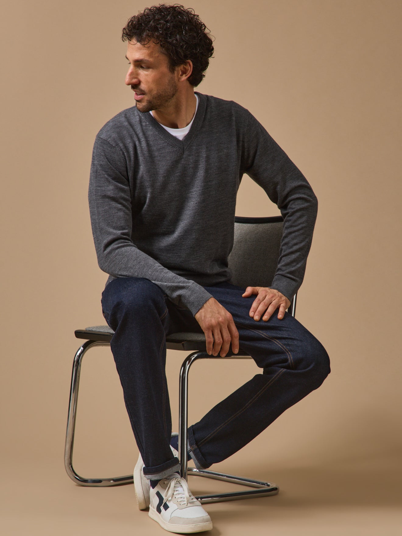 Men's lightweight merino wool sweater with V-neckline