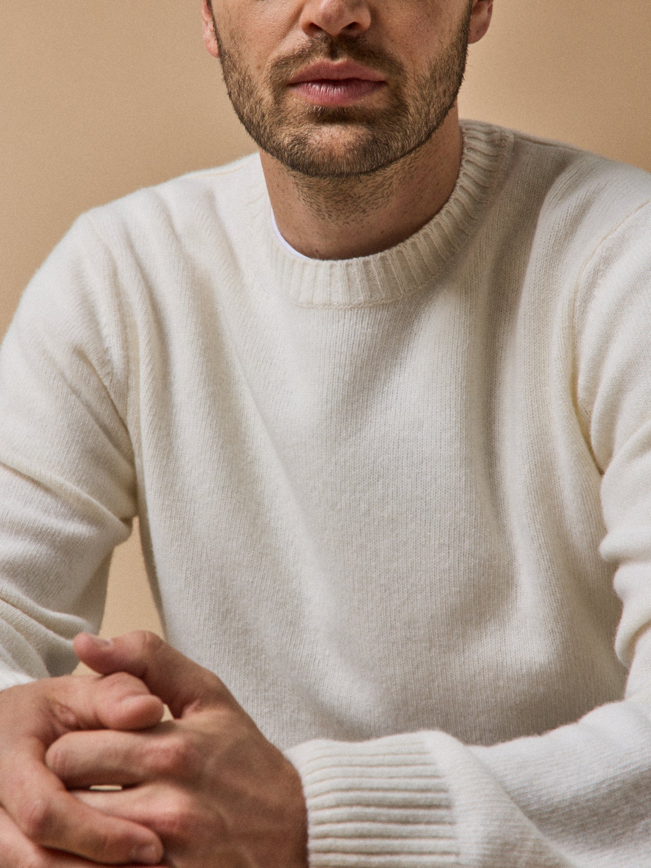 Men's wool blend sweater with round neckline