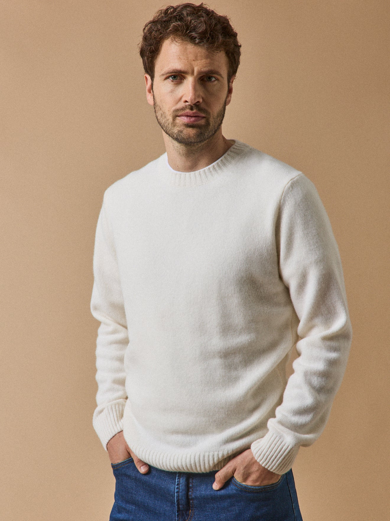 Men's wool blend sweater with round neckline