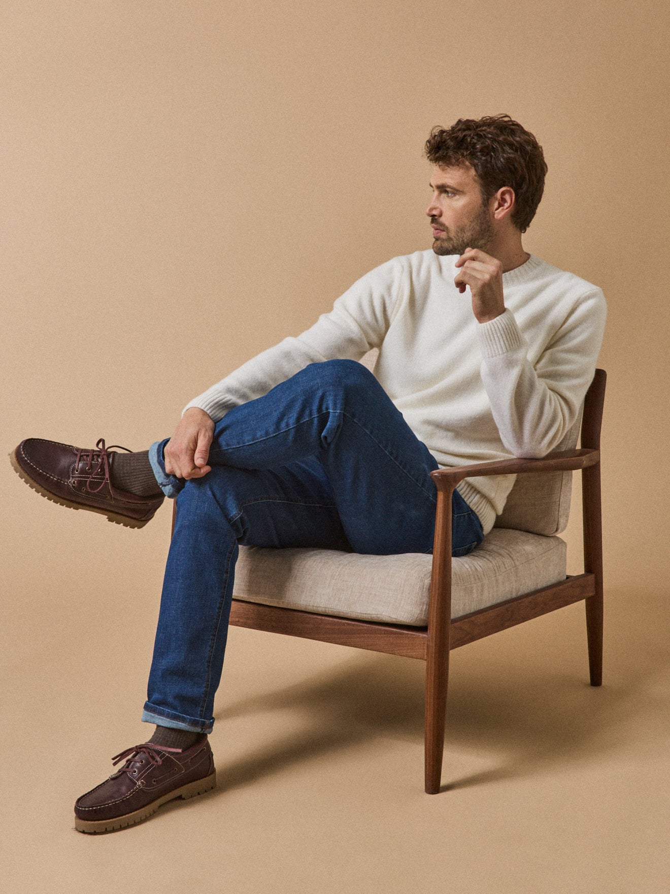 Men's wool blend sweater with round neckline