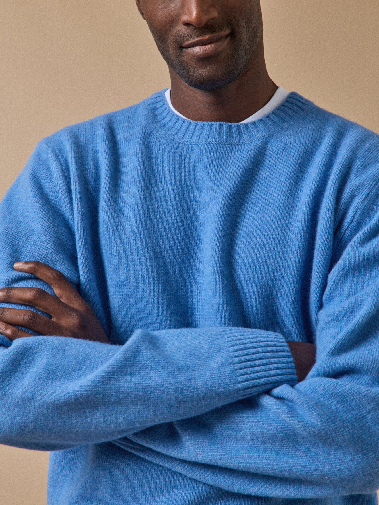 Men's wool blend sweater with round neckline