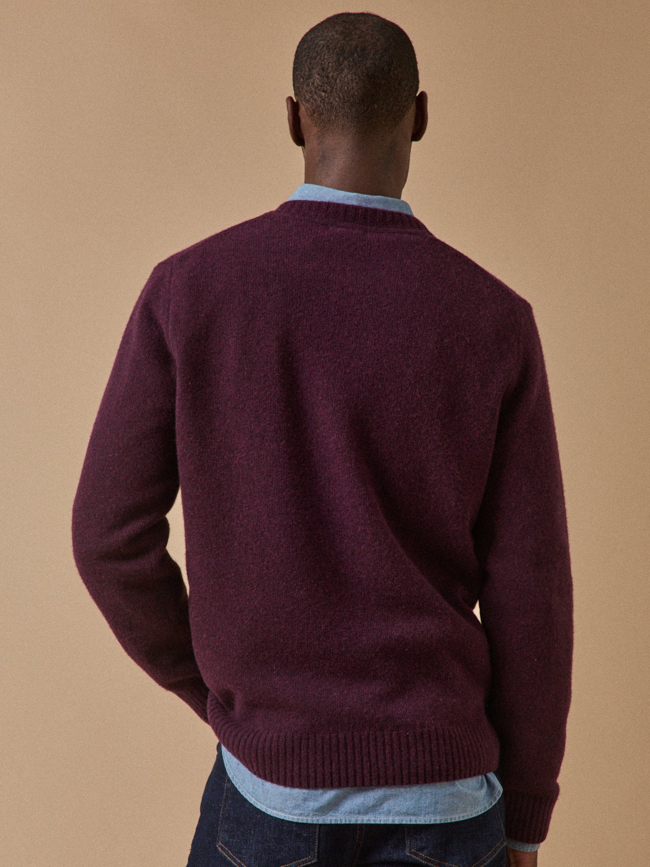 Men's wool blend sweater with round neckline
