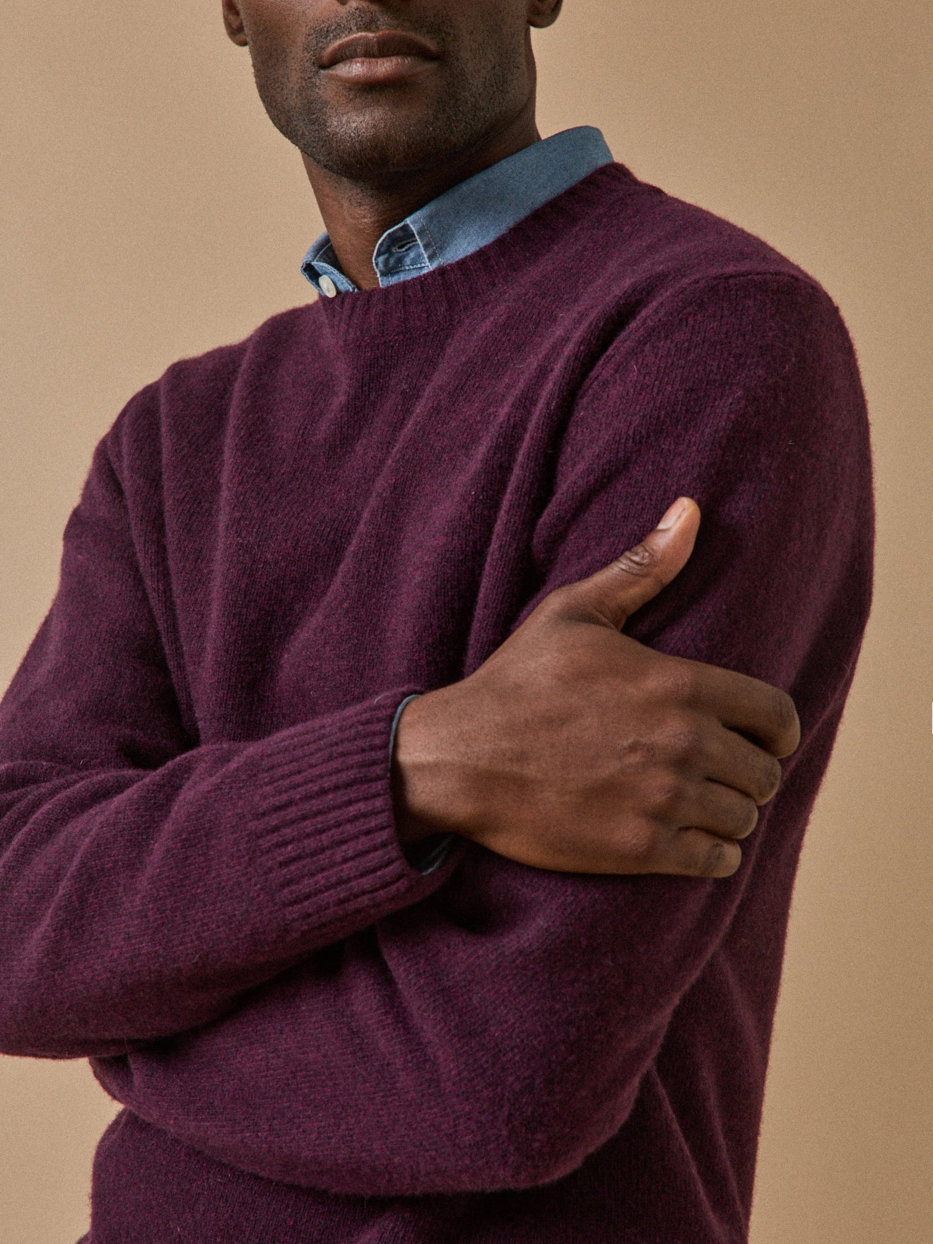 Men's wool blend sweater with round neckline