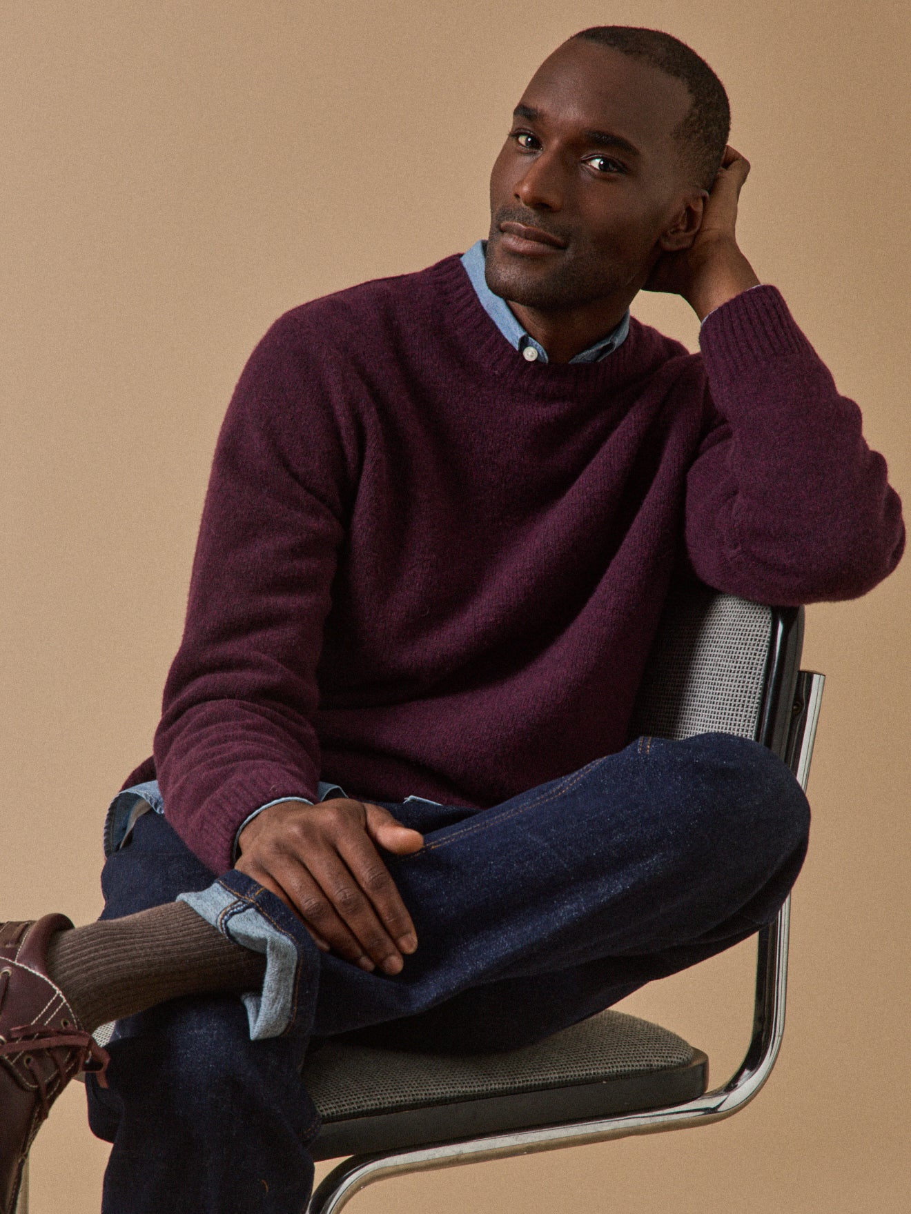 Men's wool blend sweater with round neckline
