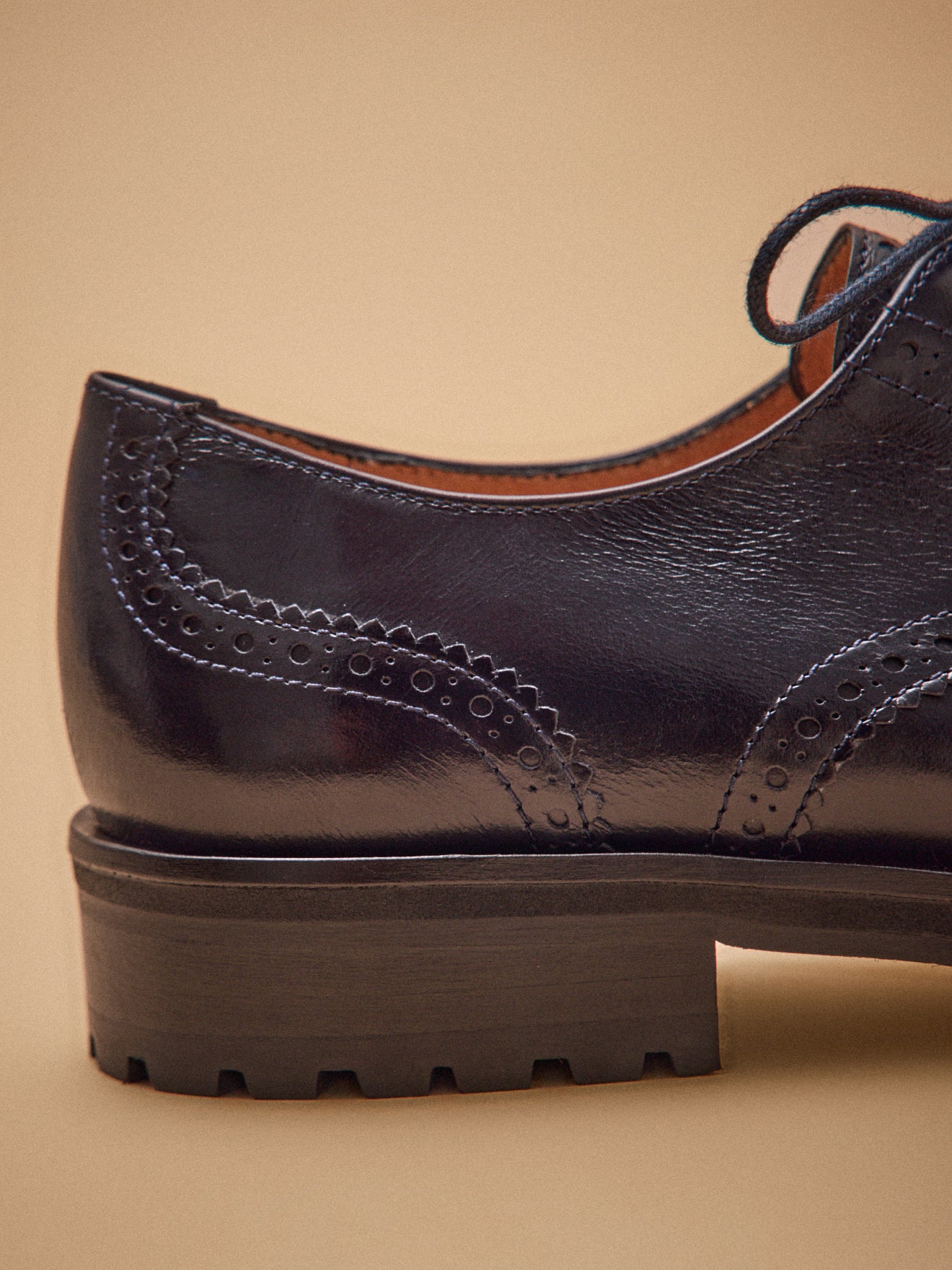 Women's leather punchhole-toe lace-up Derby shoes