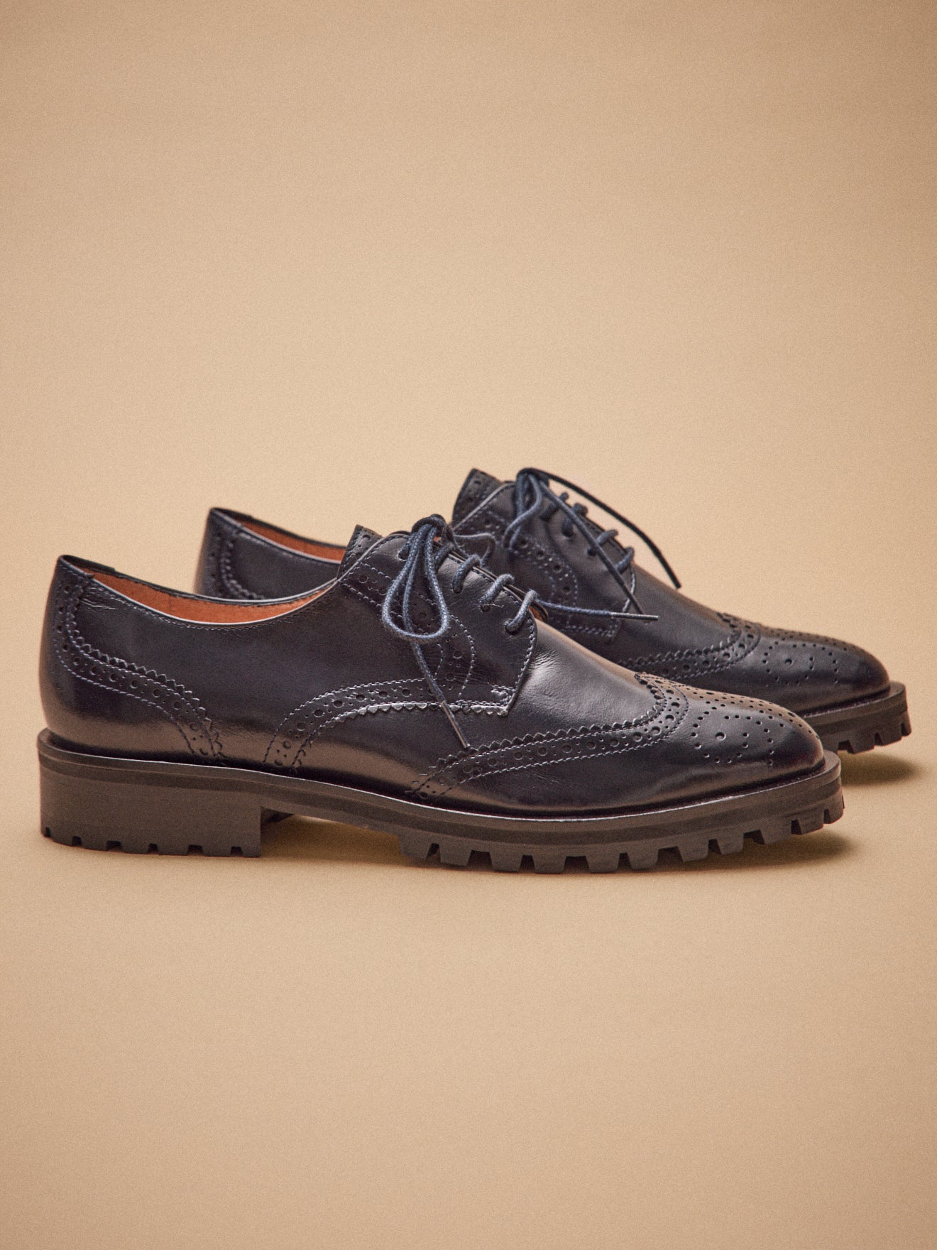 Women's leather punchhole-toe lace-up Derby shoes