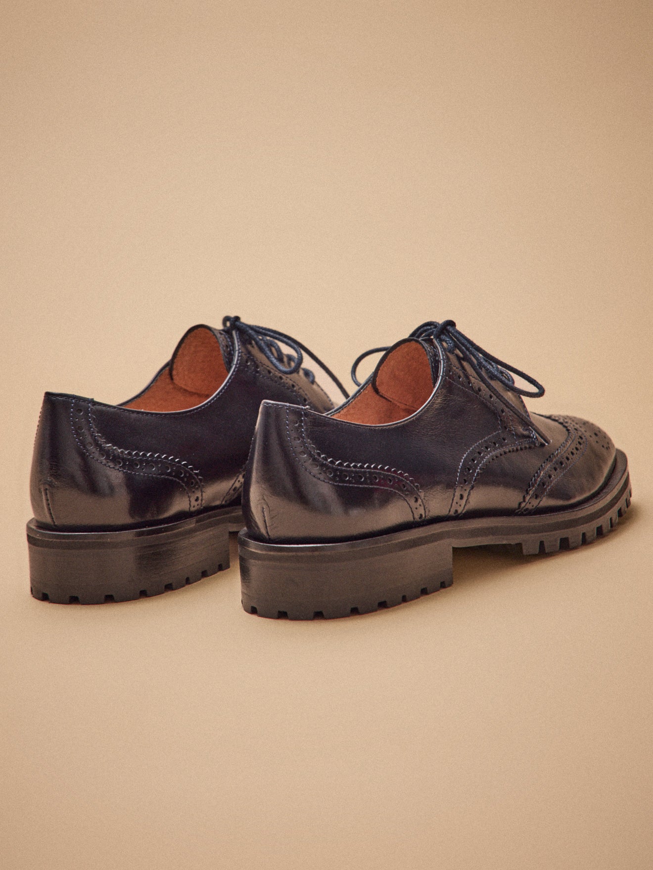 Women's leather punchhole-toe lace-up Derby shoes