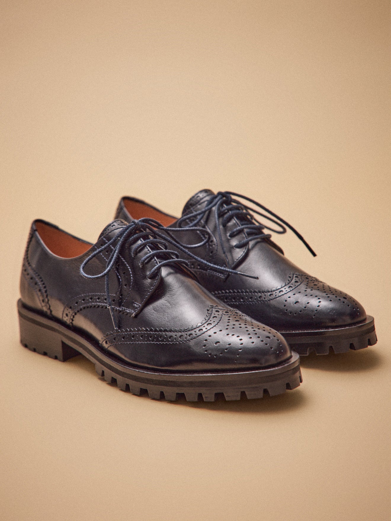 Women's leather punchhole-toe lace-up Derby shoes