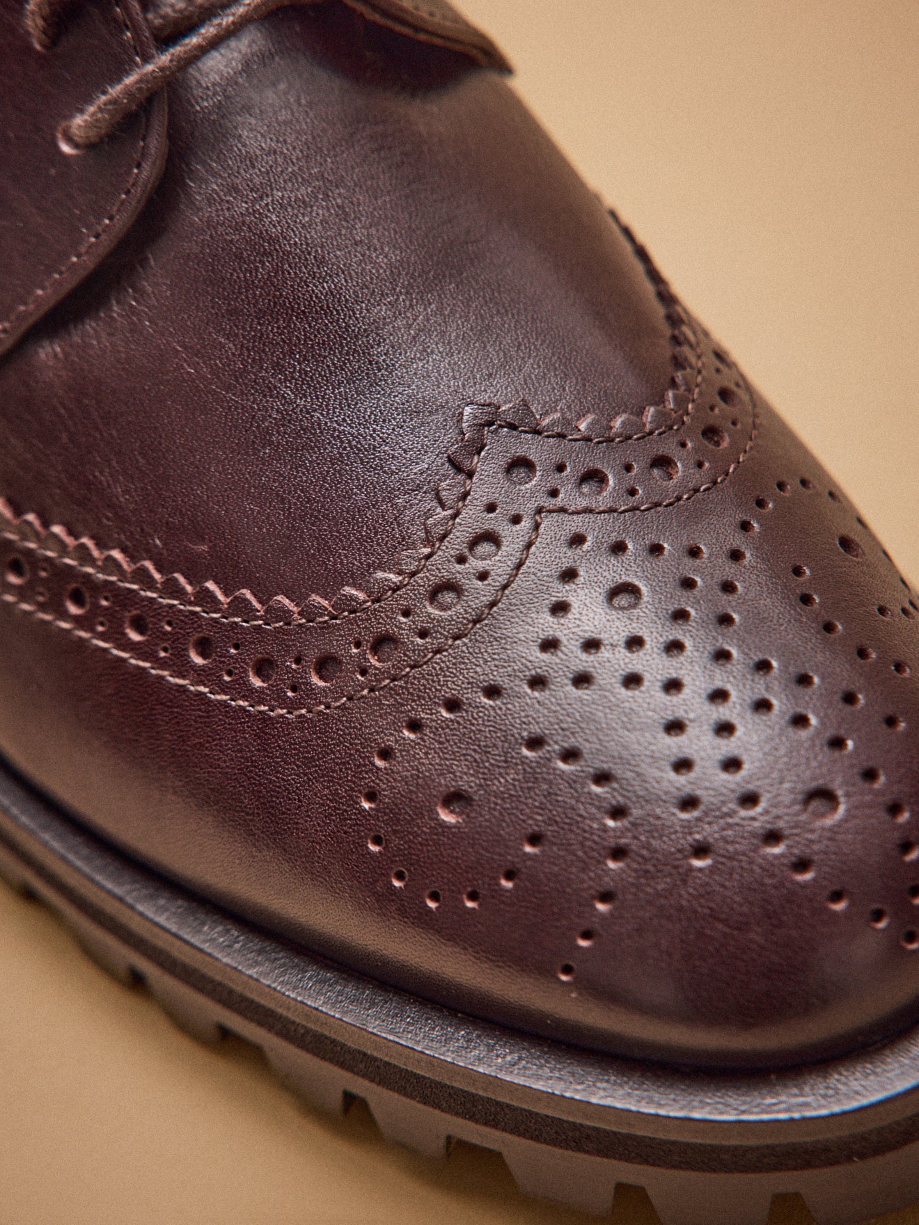 Women's leather punchhole-toe lace-up Derby shoes