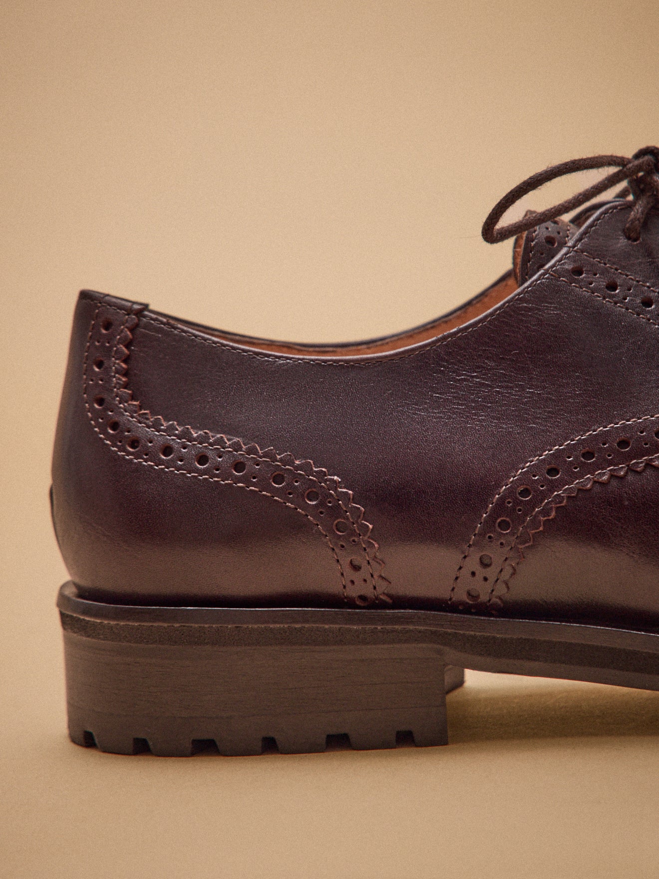 Women's leather punchhole-toe lace-up Derby shoes