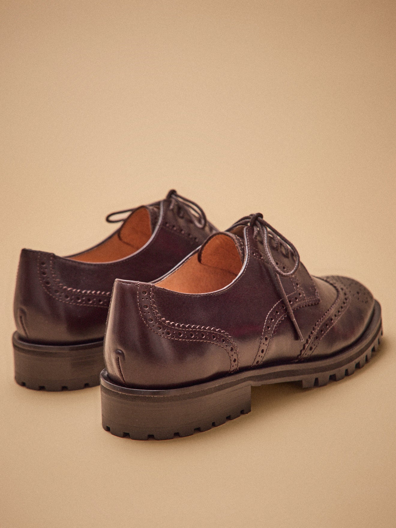 Women's leather punchhole-toe lace-up Derby shoes