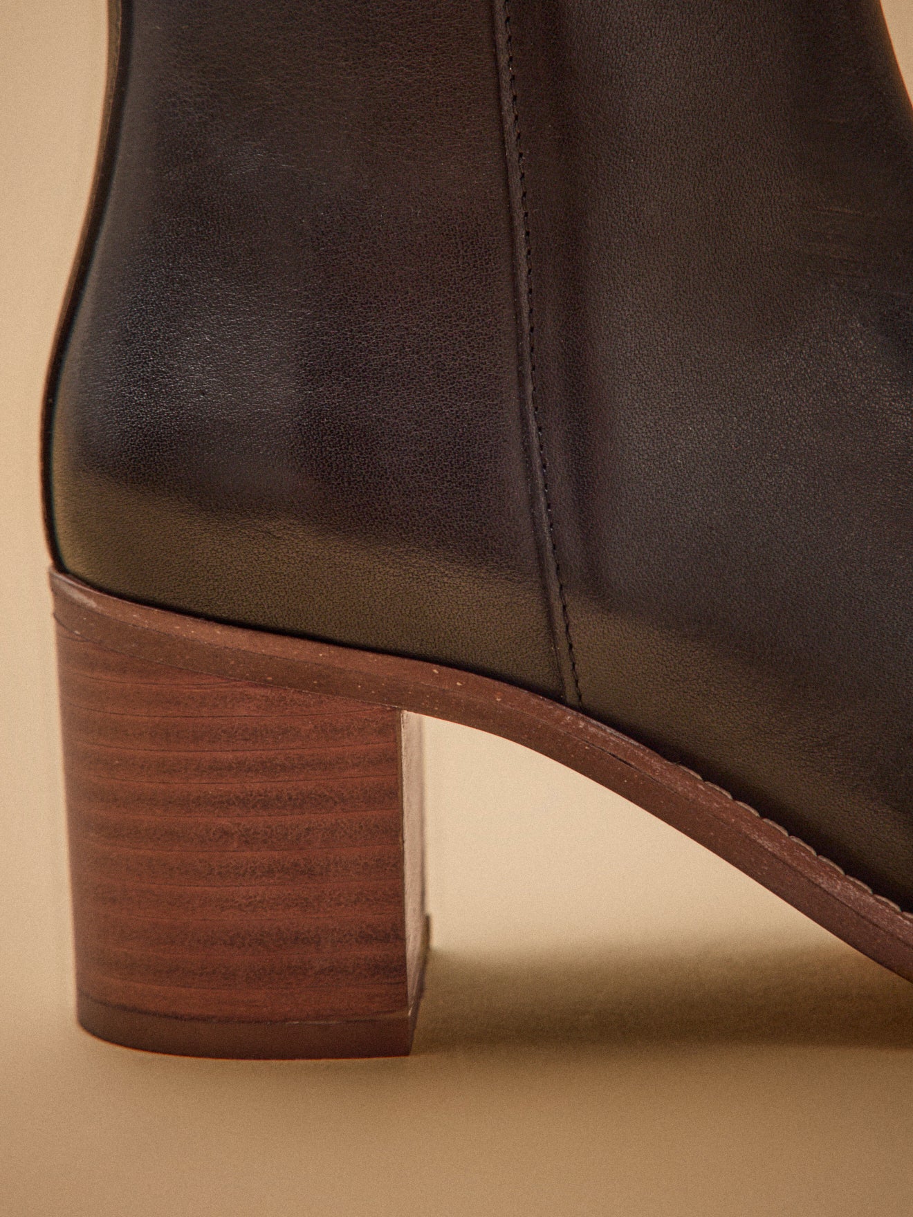 Women's heeled leather boots