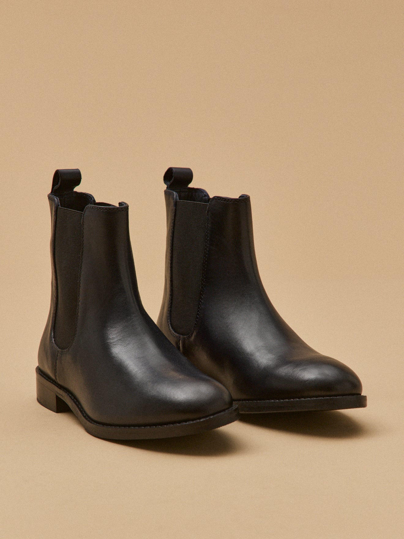 Women's leather Chelsea boots
