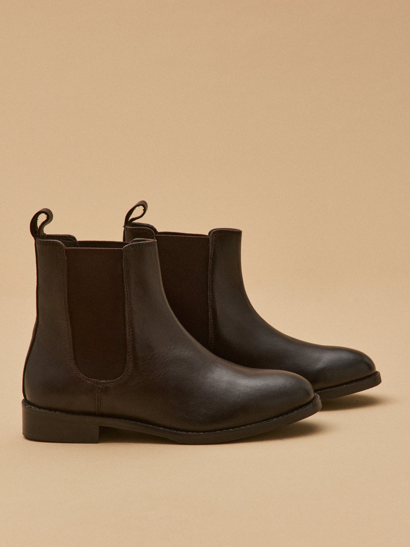 Women's leather Chelsea boots