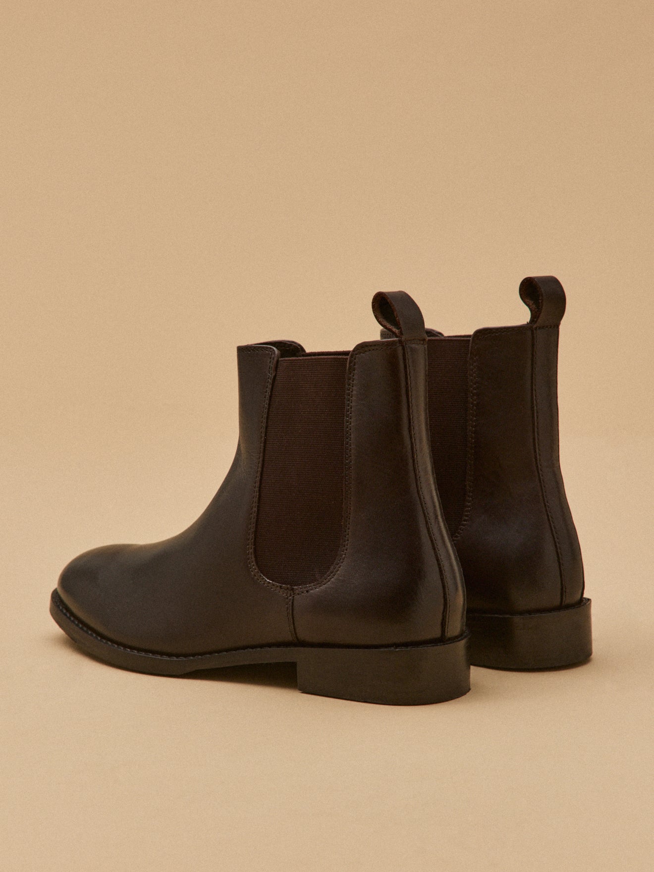 Women's leather Chelsea boots