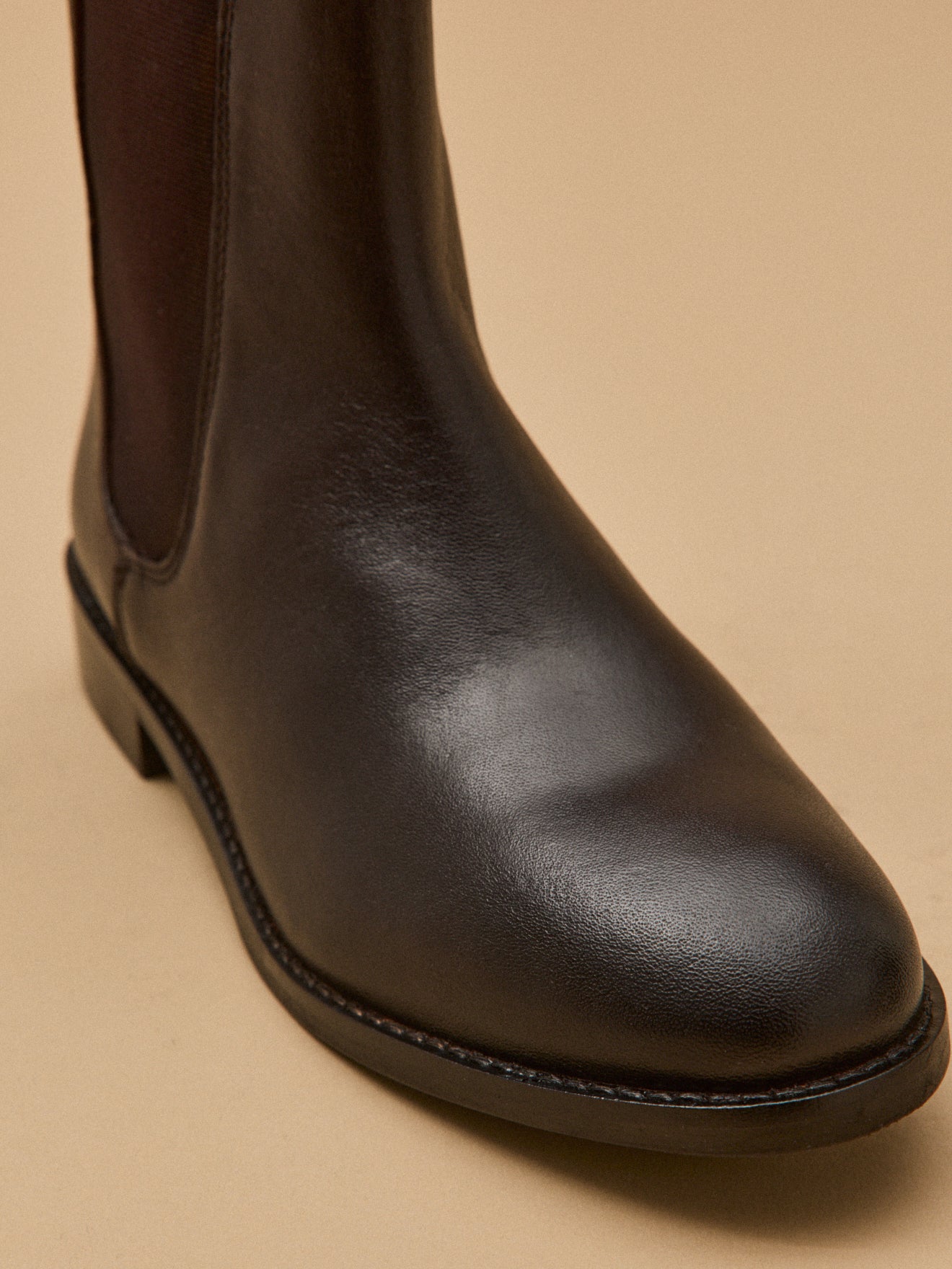Women's leather Chelsea boots