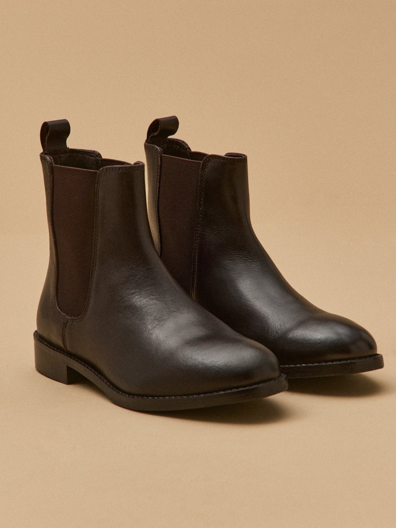 Women's leather Chelsea boots