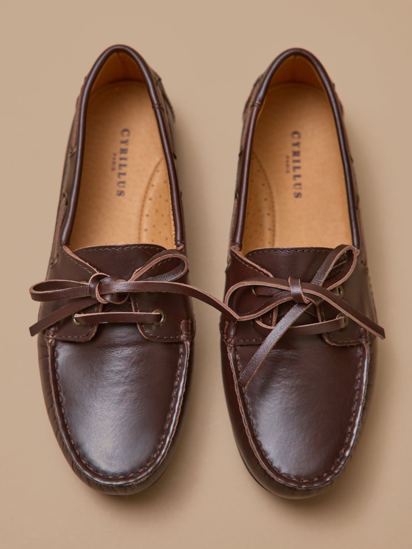 Women's leather deck shoes