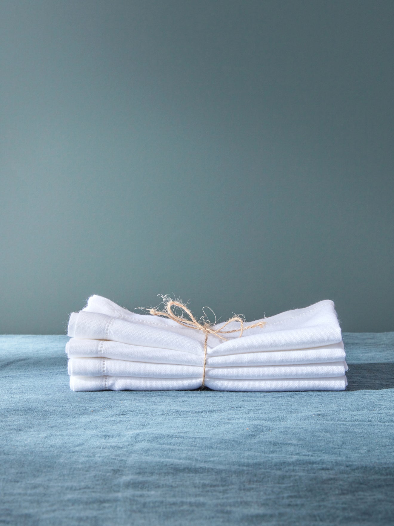 Pack of 4 stain-resistant linen-look napkins