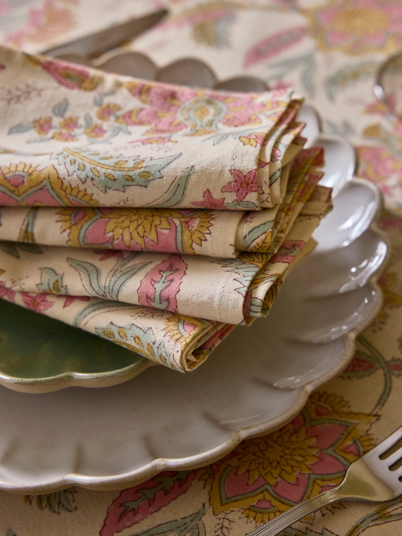 Set of 4 floral Indian table napkins with Pondicherry print