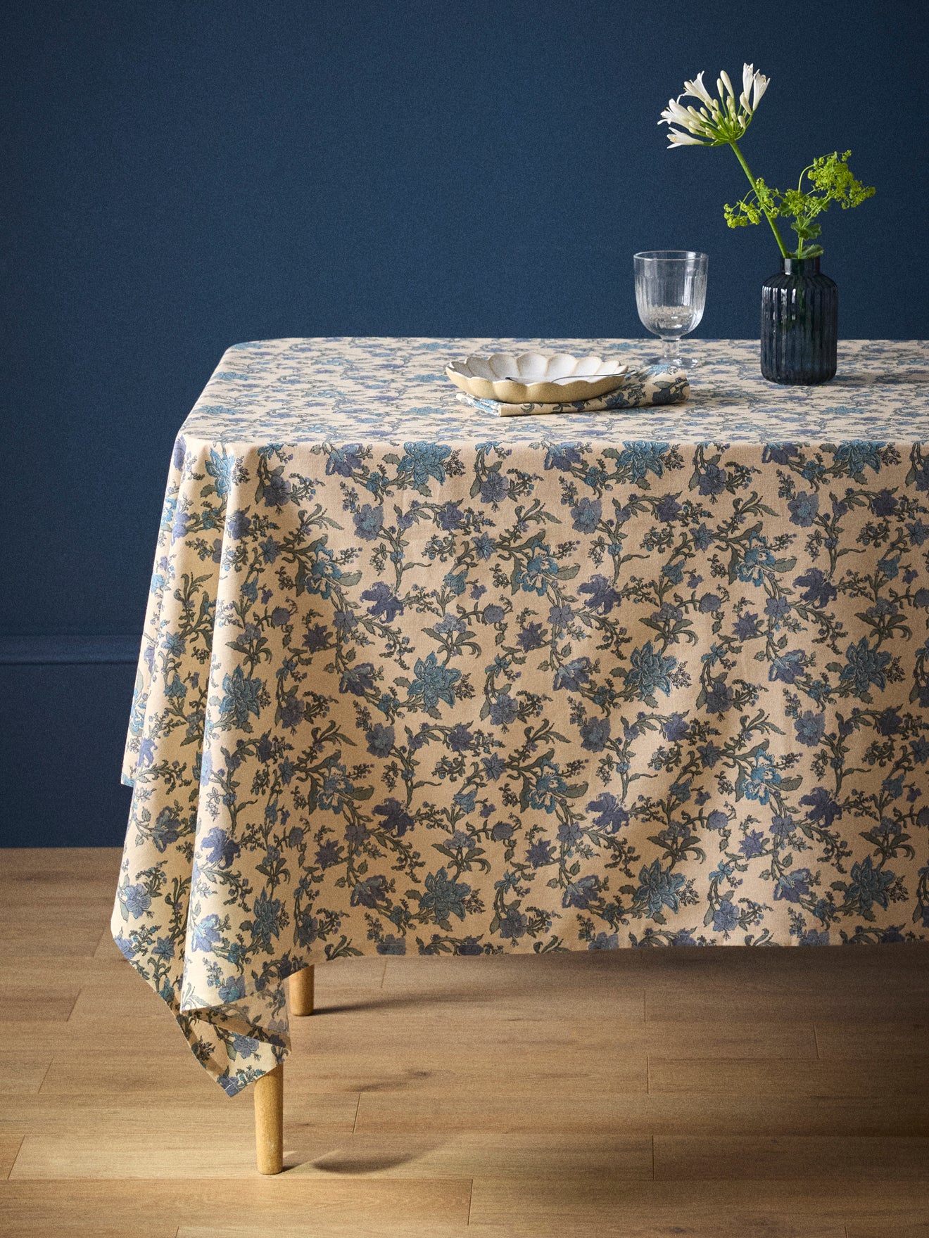 Aurore tablecloth in linen-look wefted cotton