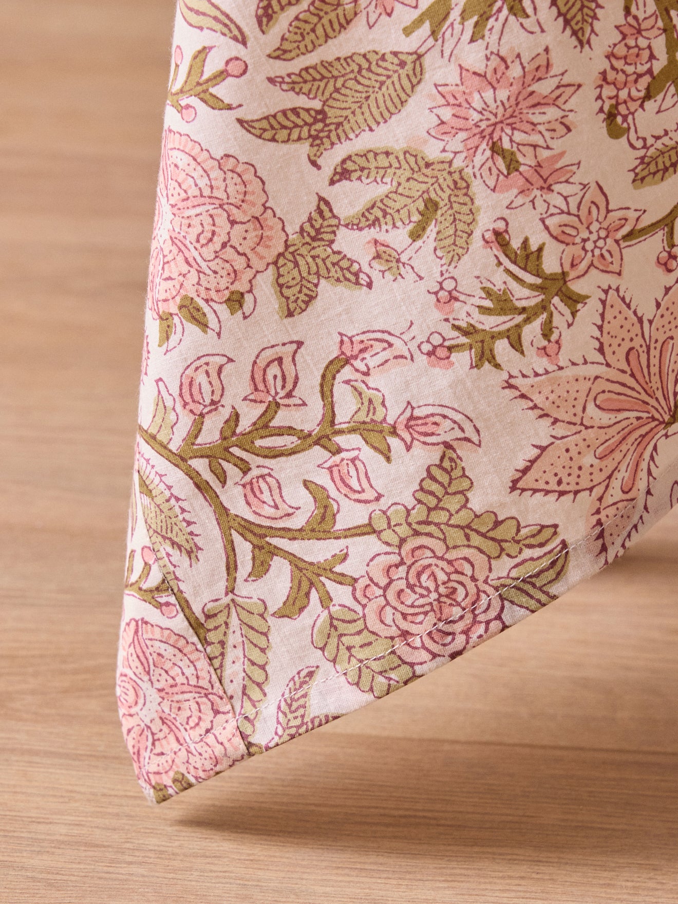Indian Rosa-print tablecloth
