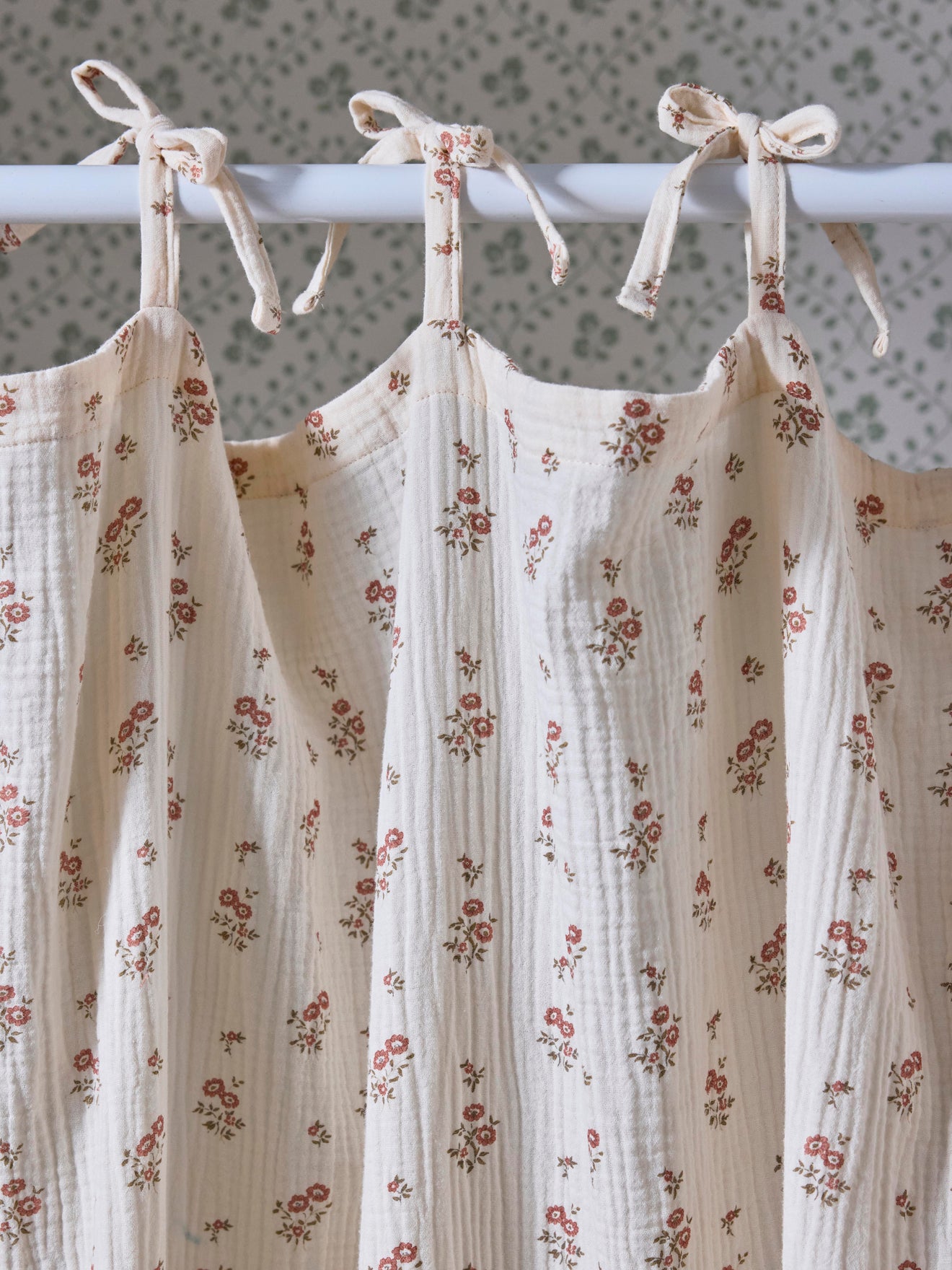 Cotton gauze curtain with ties