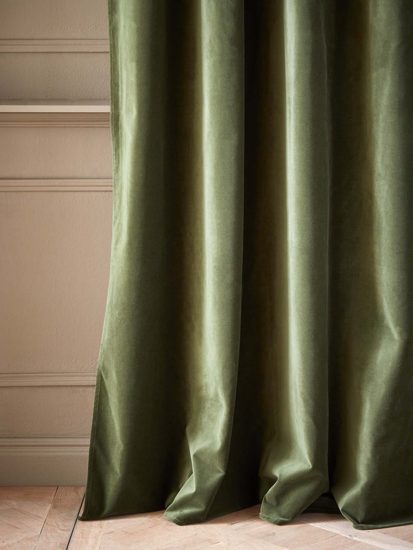 Velvet curtain with eyelets