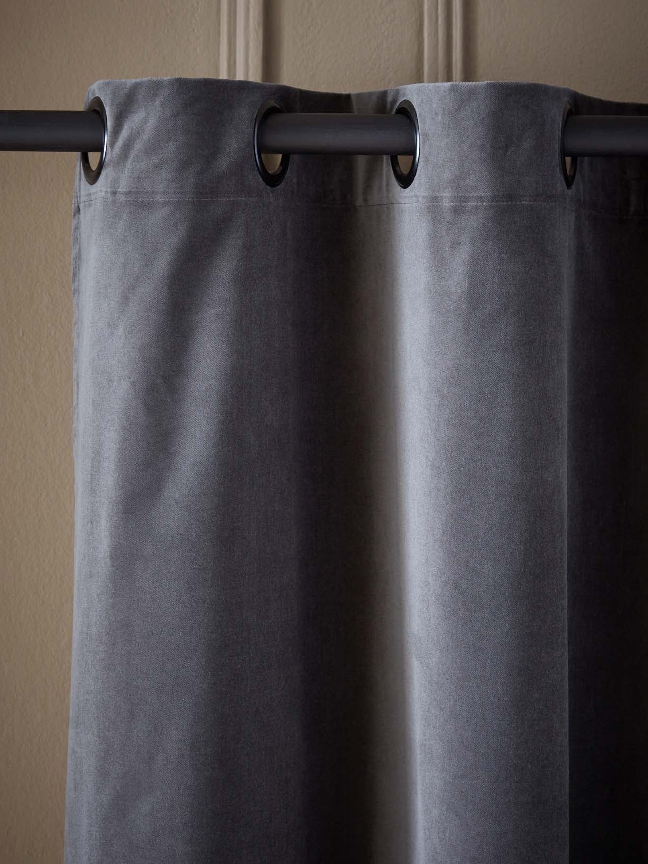 Velvet curtain with eyelets