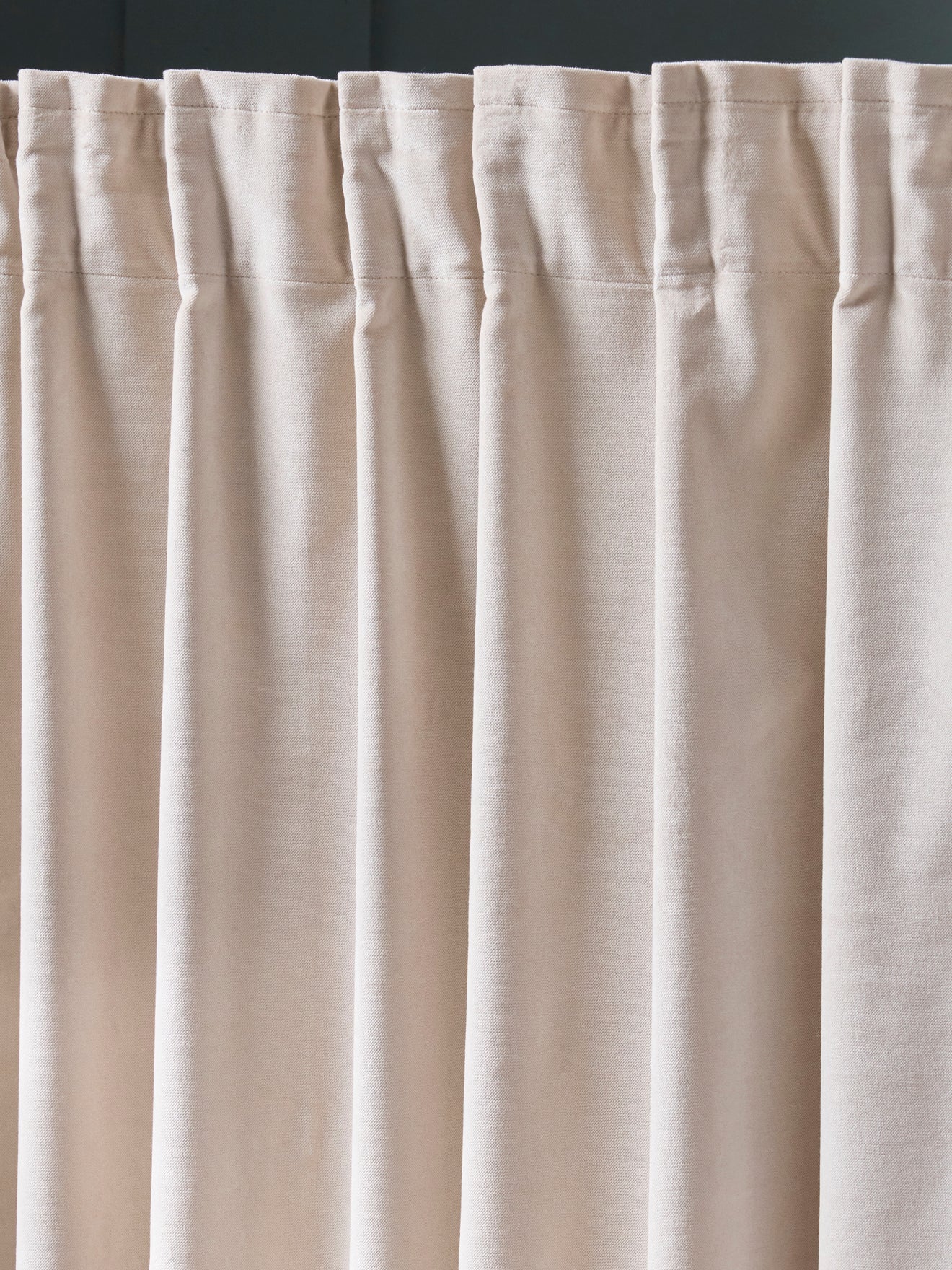 Velour curtain with header tape