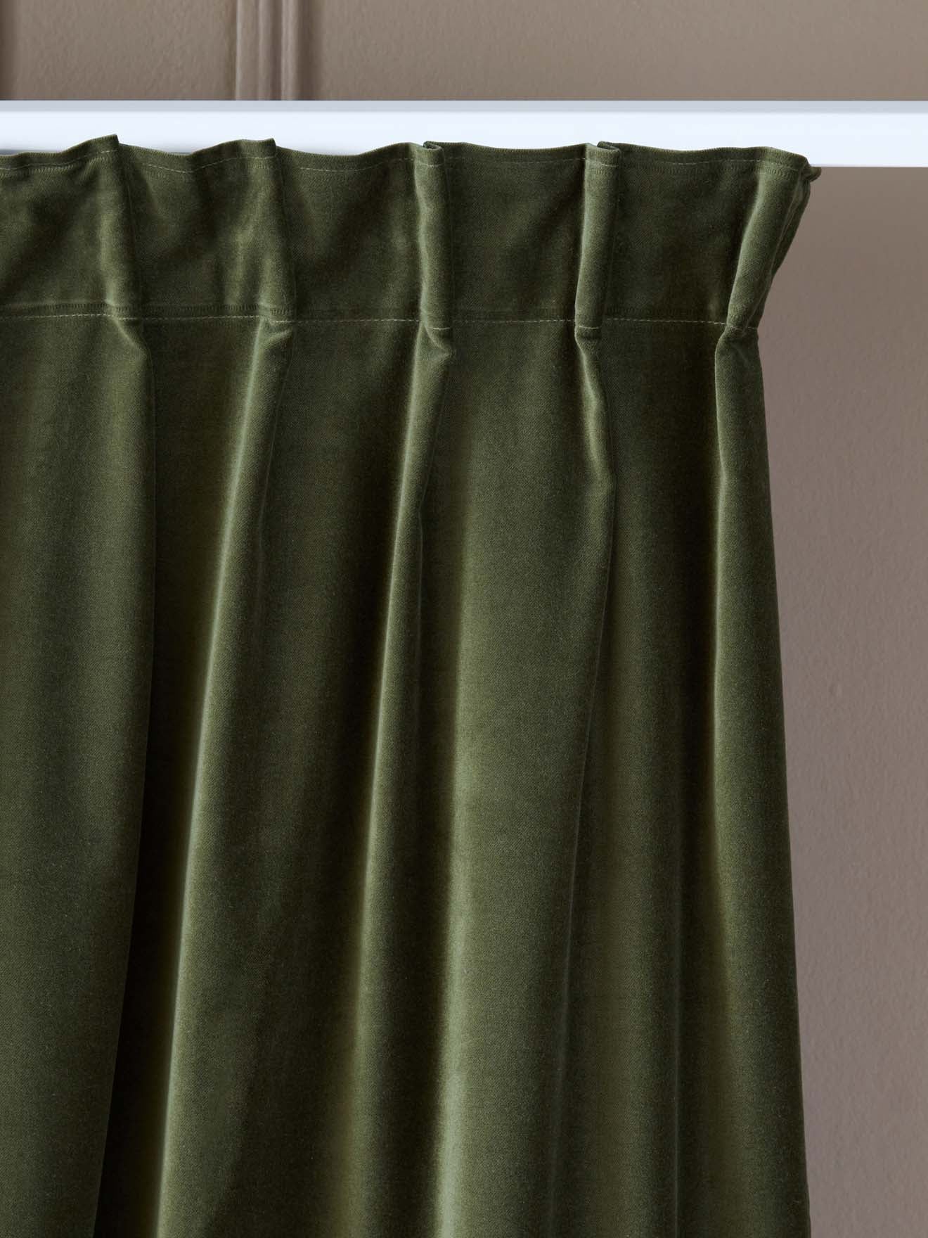 Velour curtain with header tape