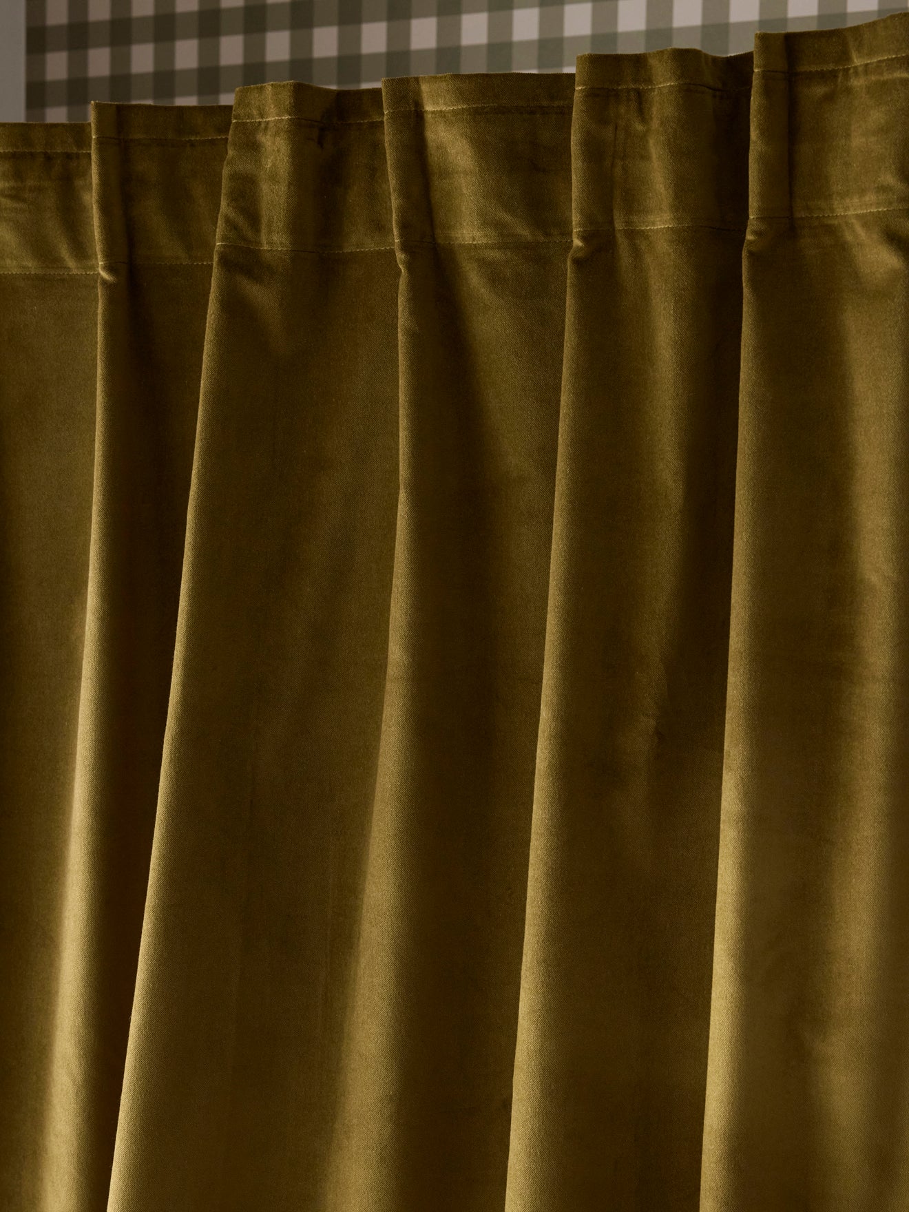 Velour curtain with header tape