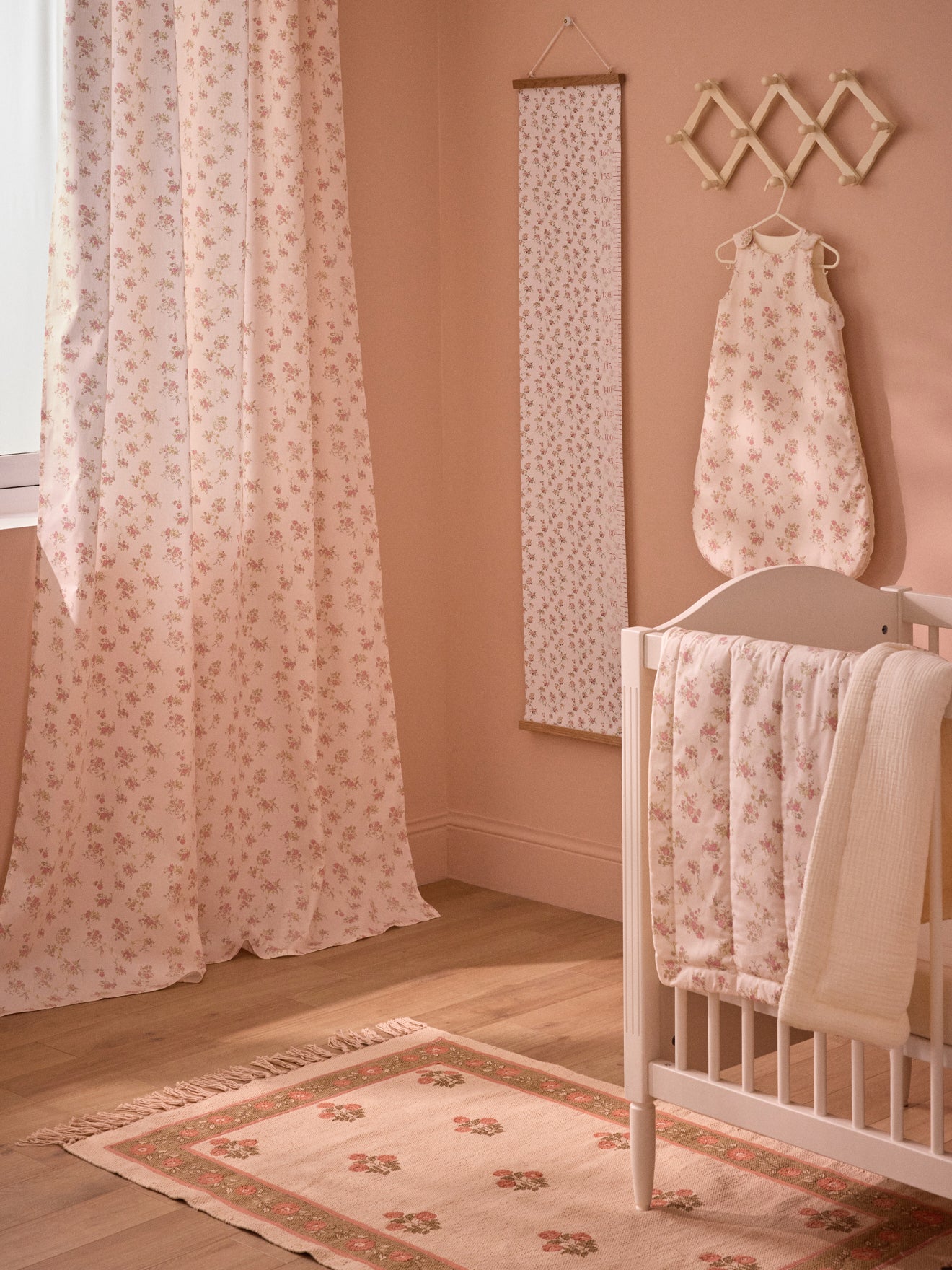 Floral Rose print sheer curtain in cotton percale