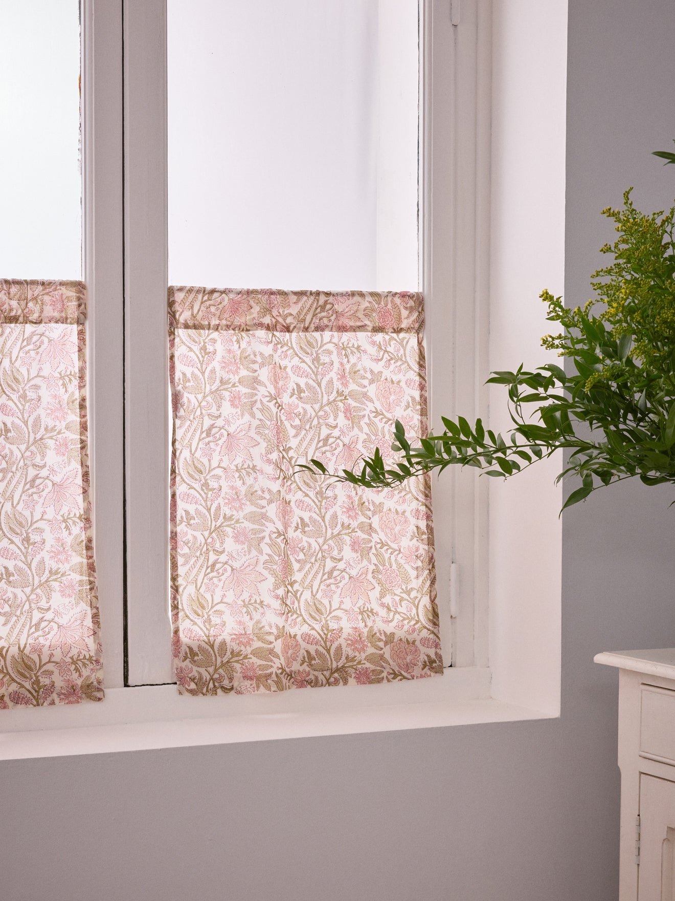 Rosa-print Indian cotton café curtain