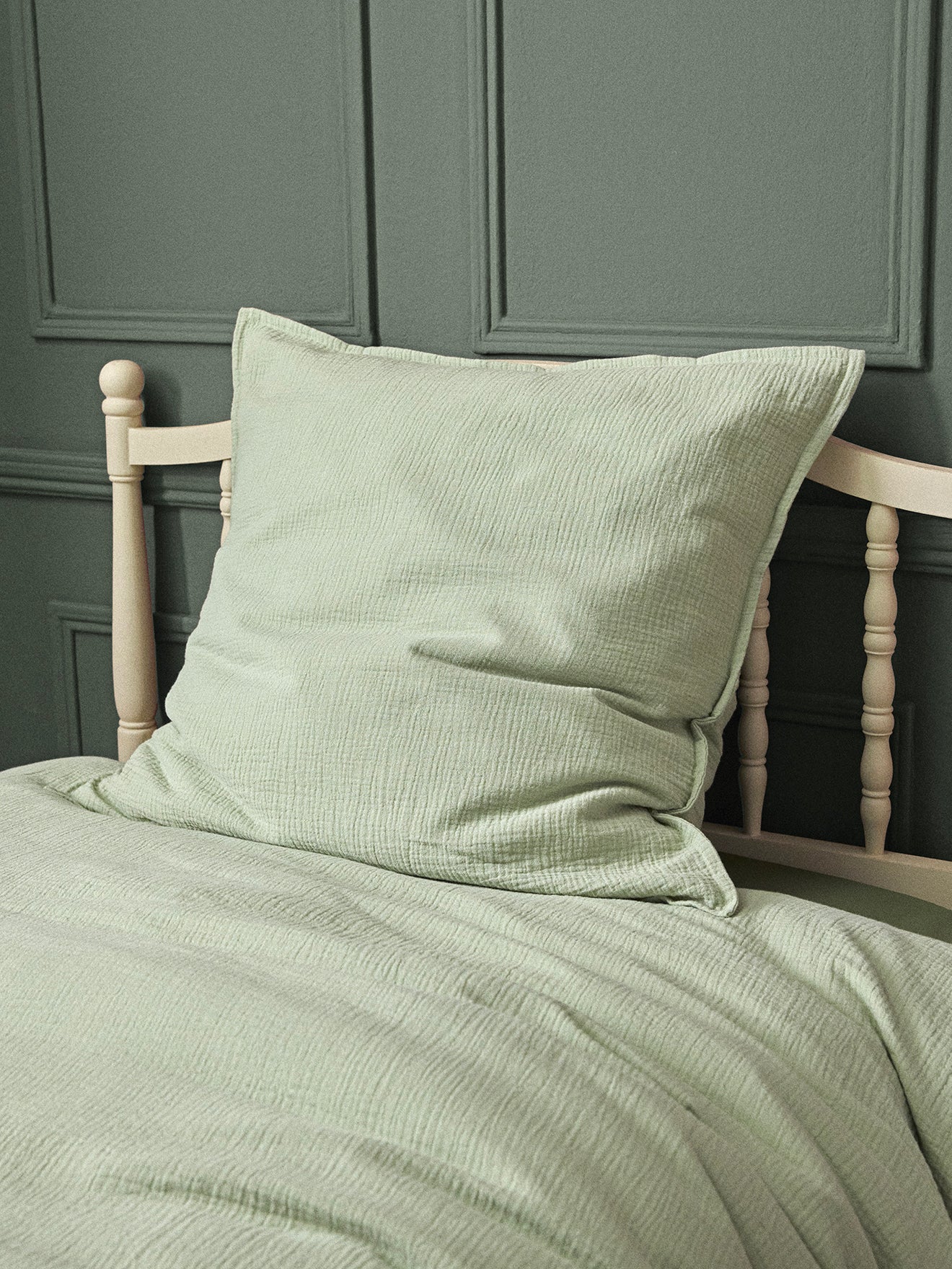 Child's cotton gauze crinkled pillowcase