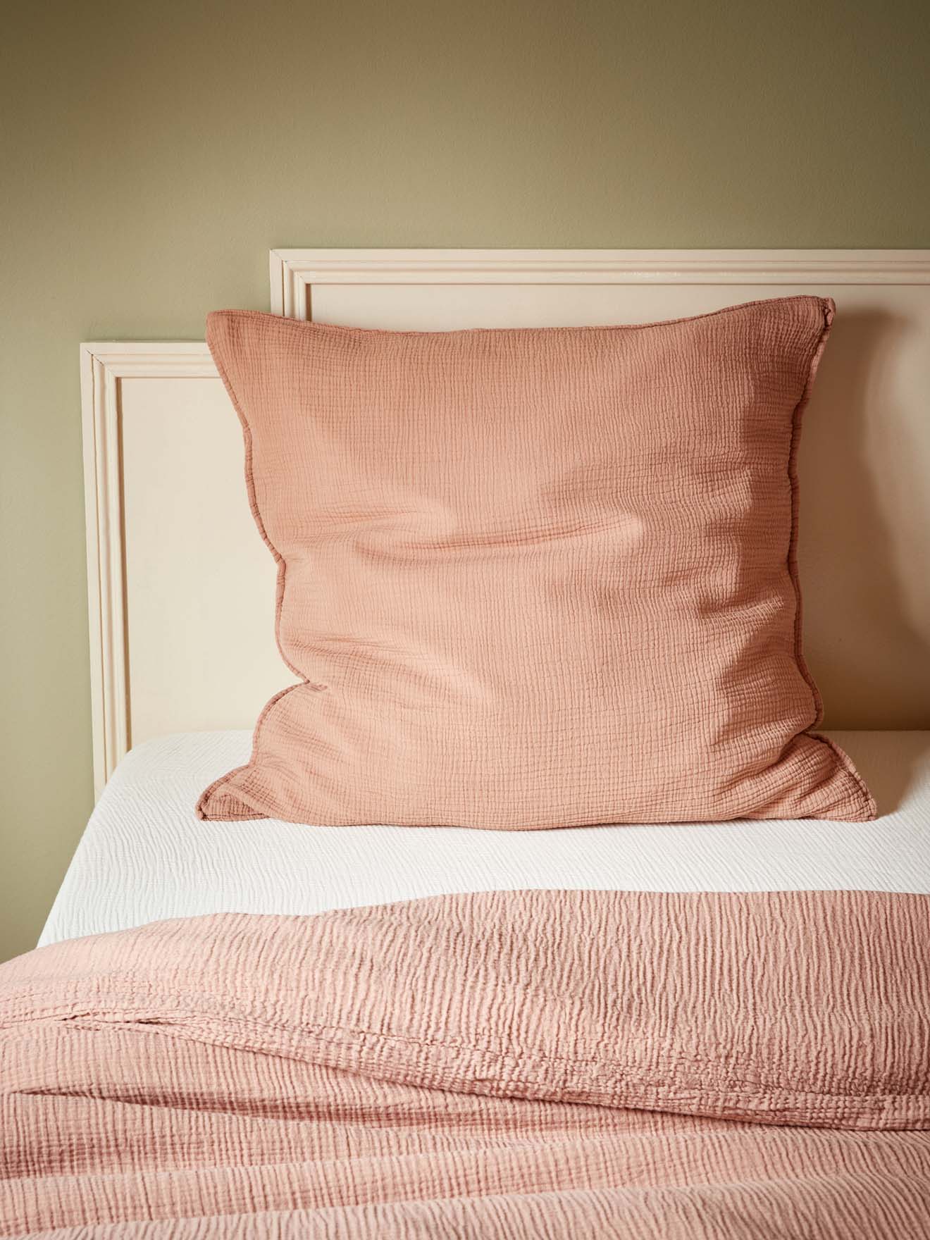 Waffled cheesecloth pillowcase