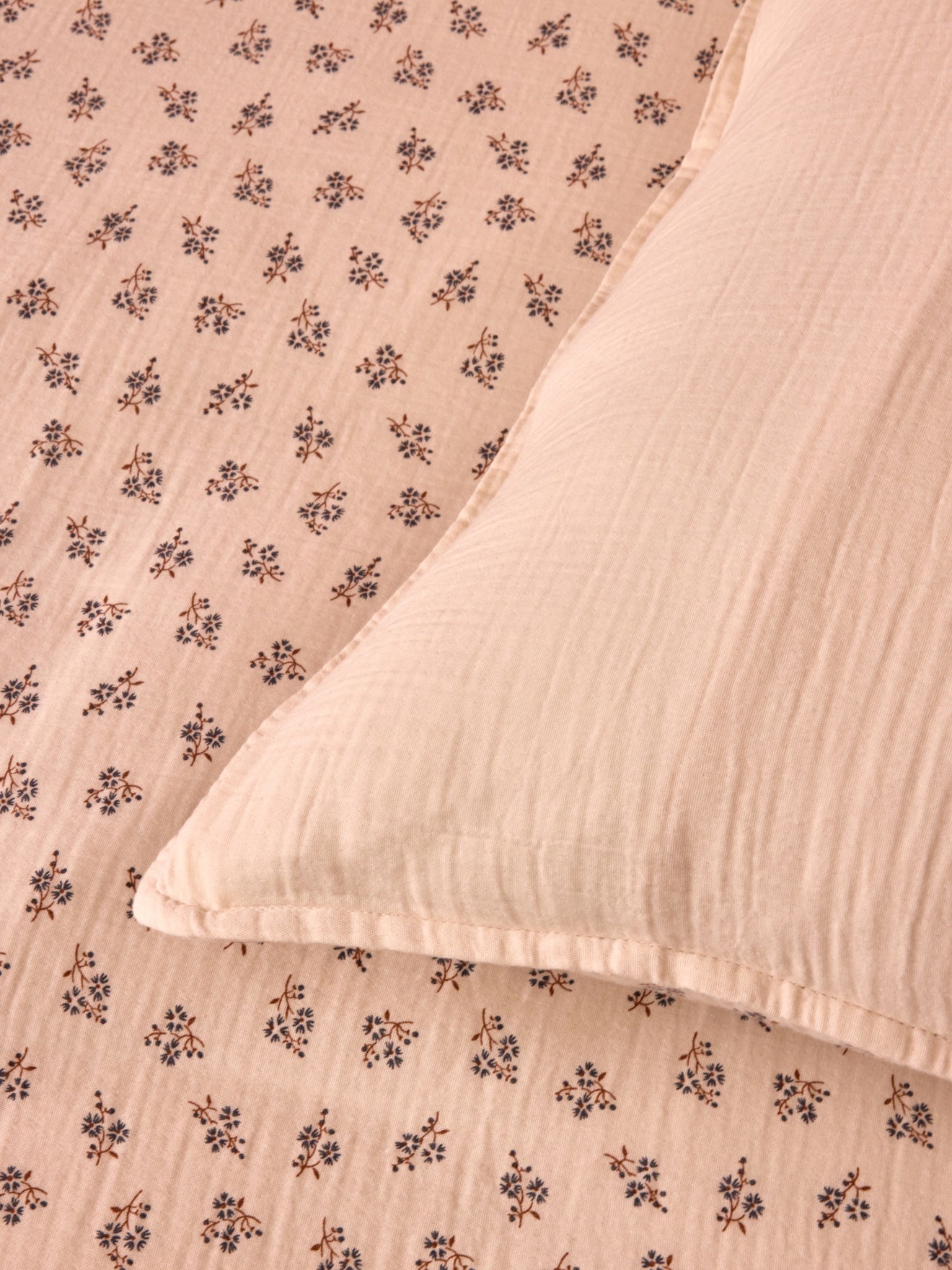 Lorette cheesecloth pillowcase