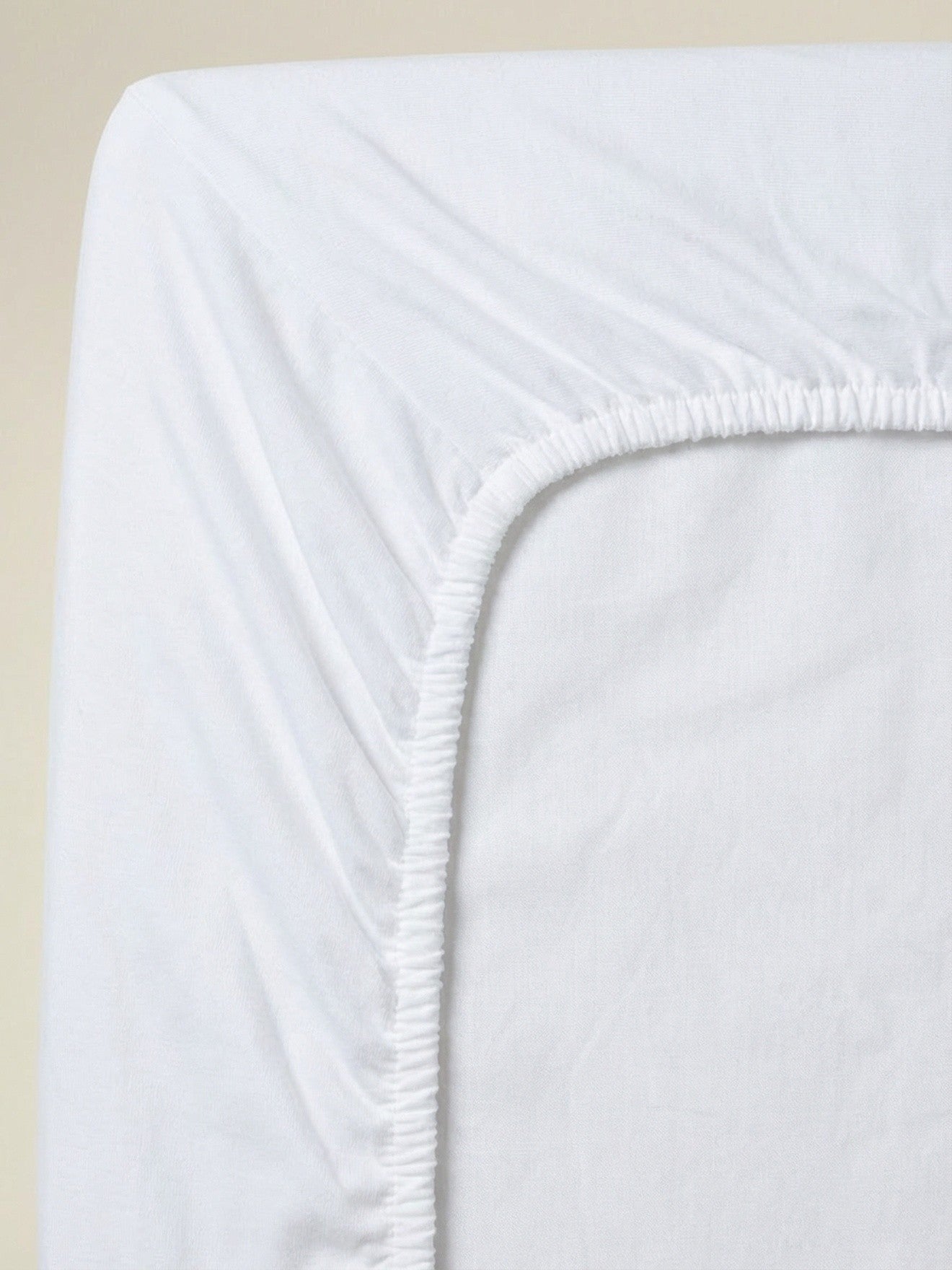‟Cocoonˮ solid-color fitted sheet in pre-washed linen