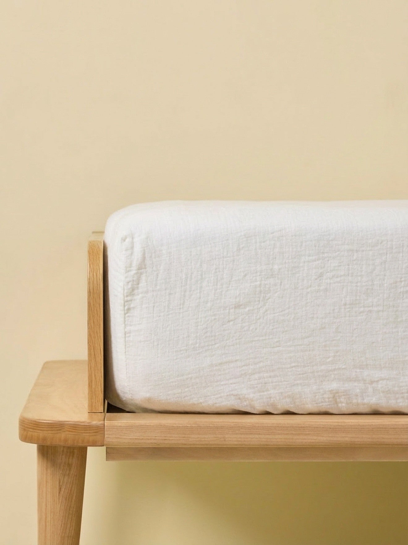 Crinkled cotton gauze fitted sheet