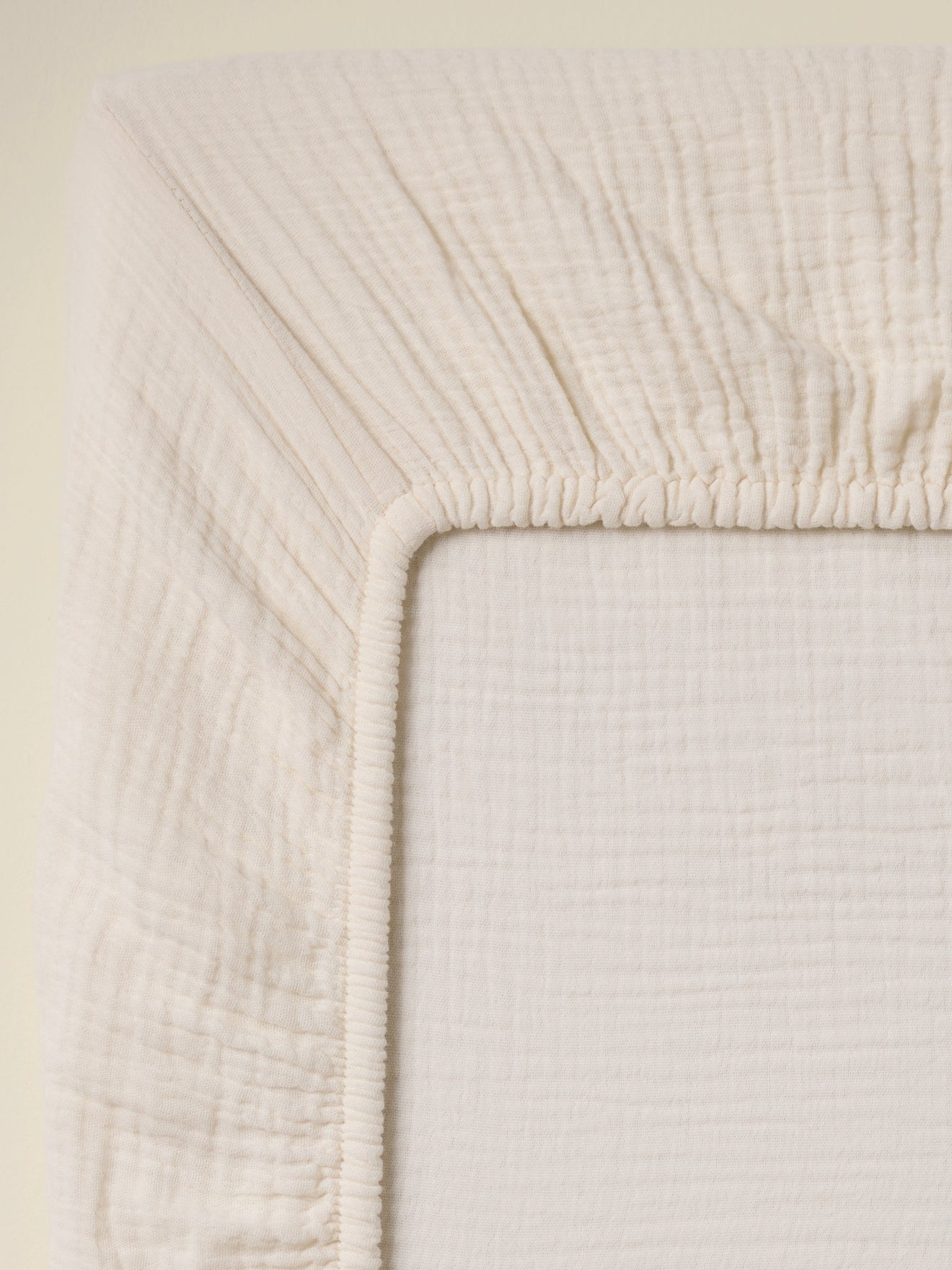 Cotton gauze fitted sheet