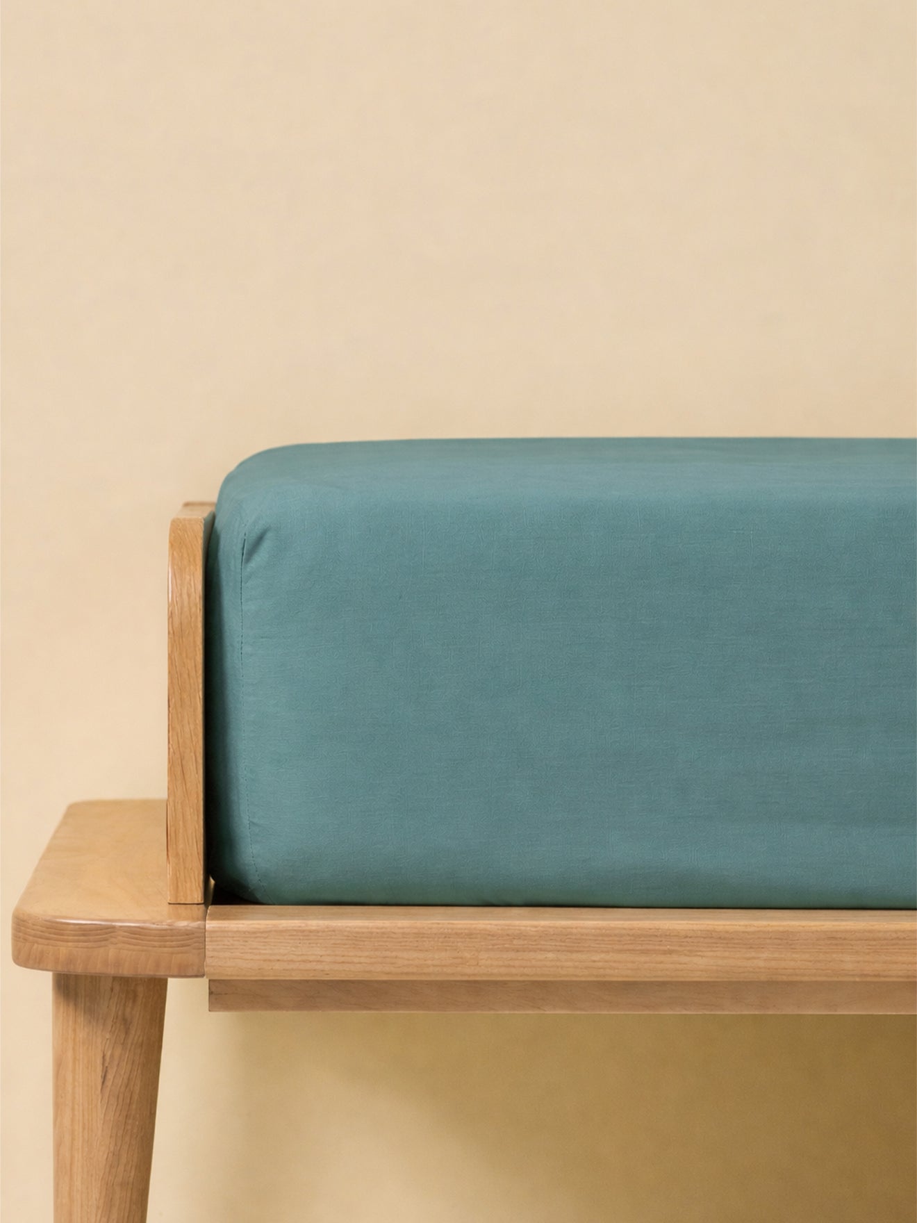 Solid color cotton percale fitted sheet