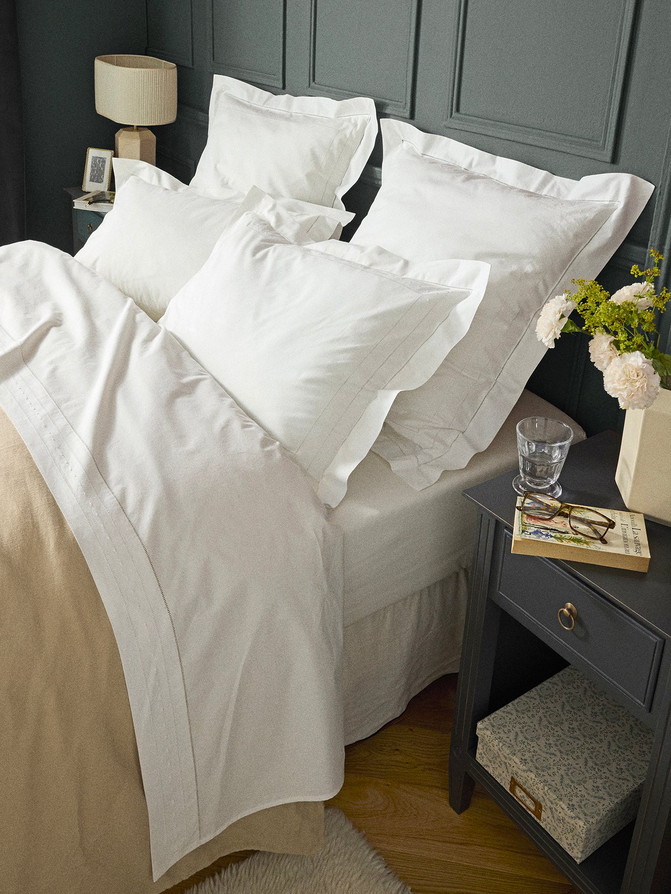 Aglaé embroidered cotton percale flat sheet.