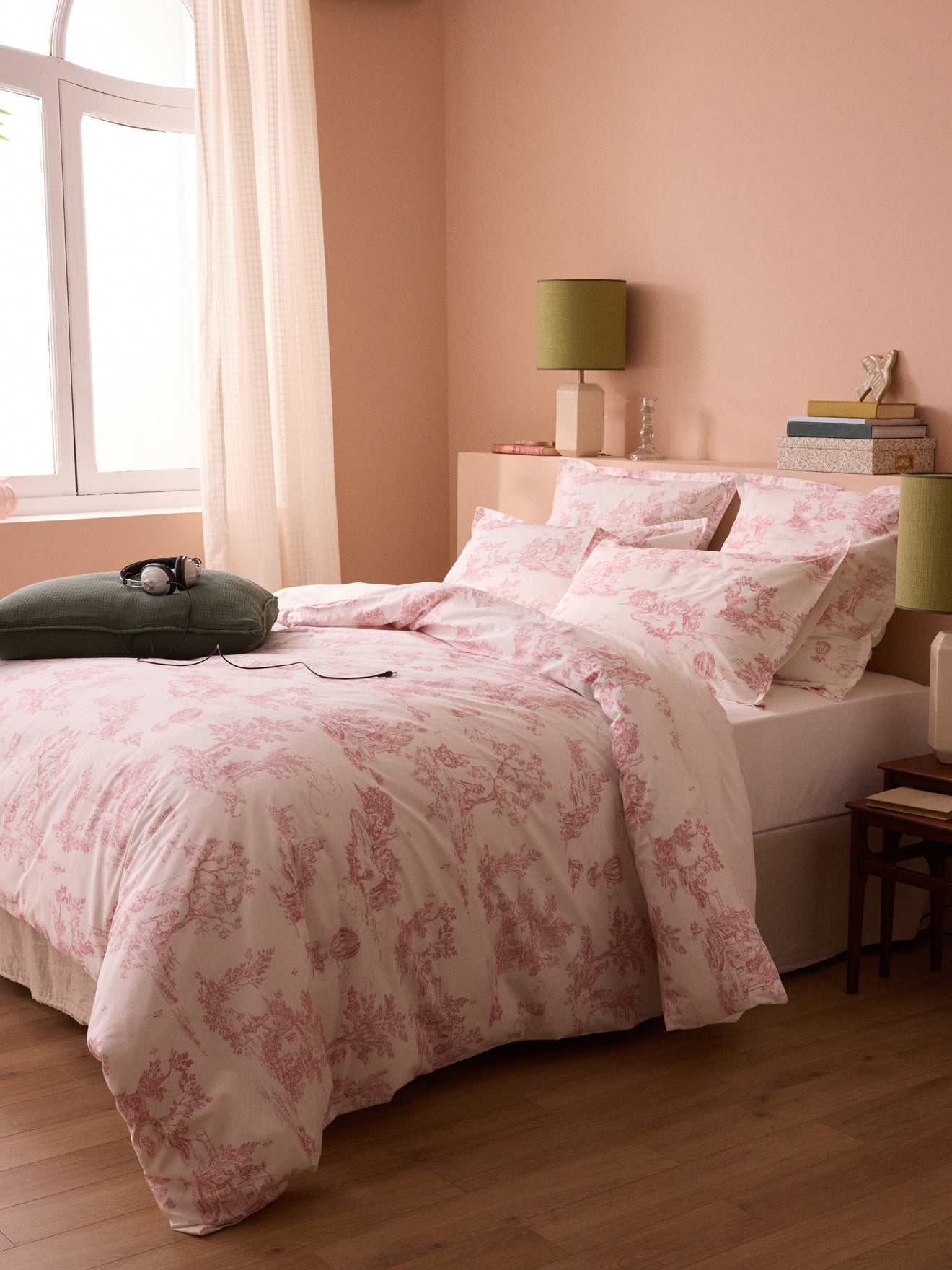 Toile de Jouy inspired cotton percale duvet cover