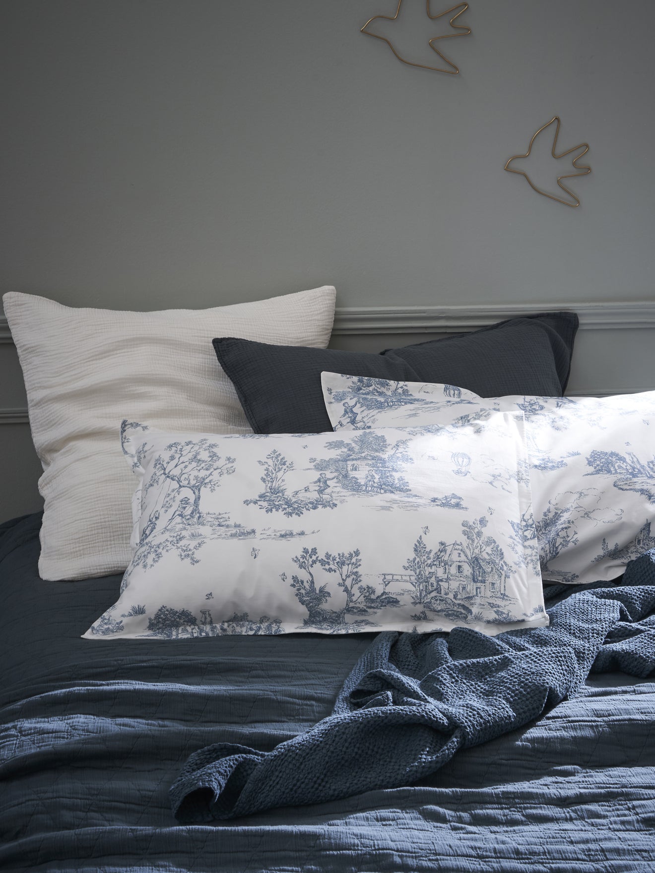 Toile de Jouy inspired cotton percale duvet cover
